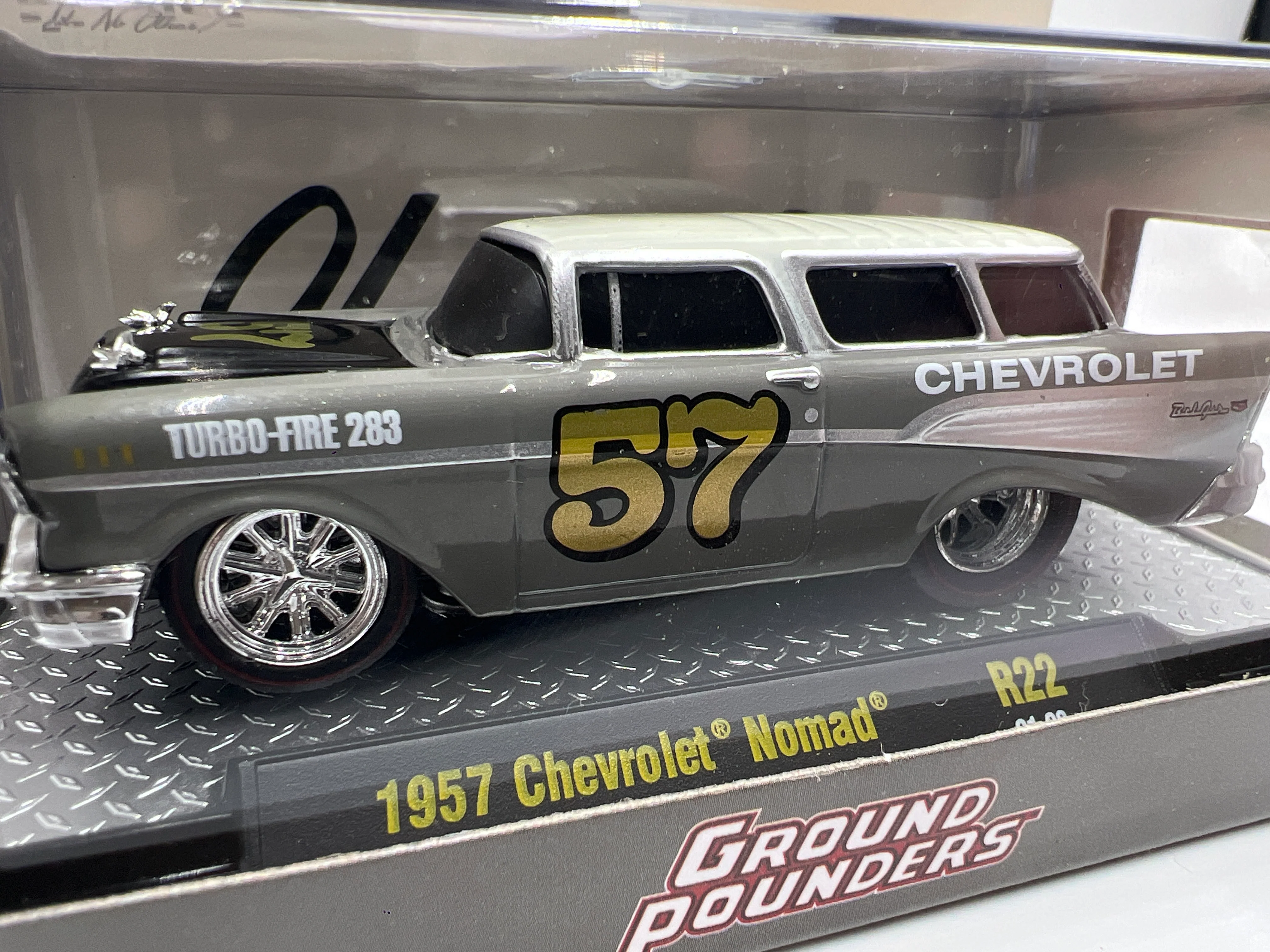 M2 Machines Ground Pounders 1957 Chevrolet Nomad Gray R22 - Image 3