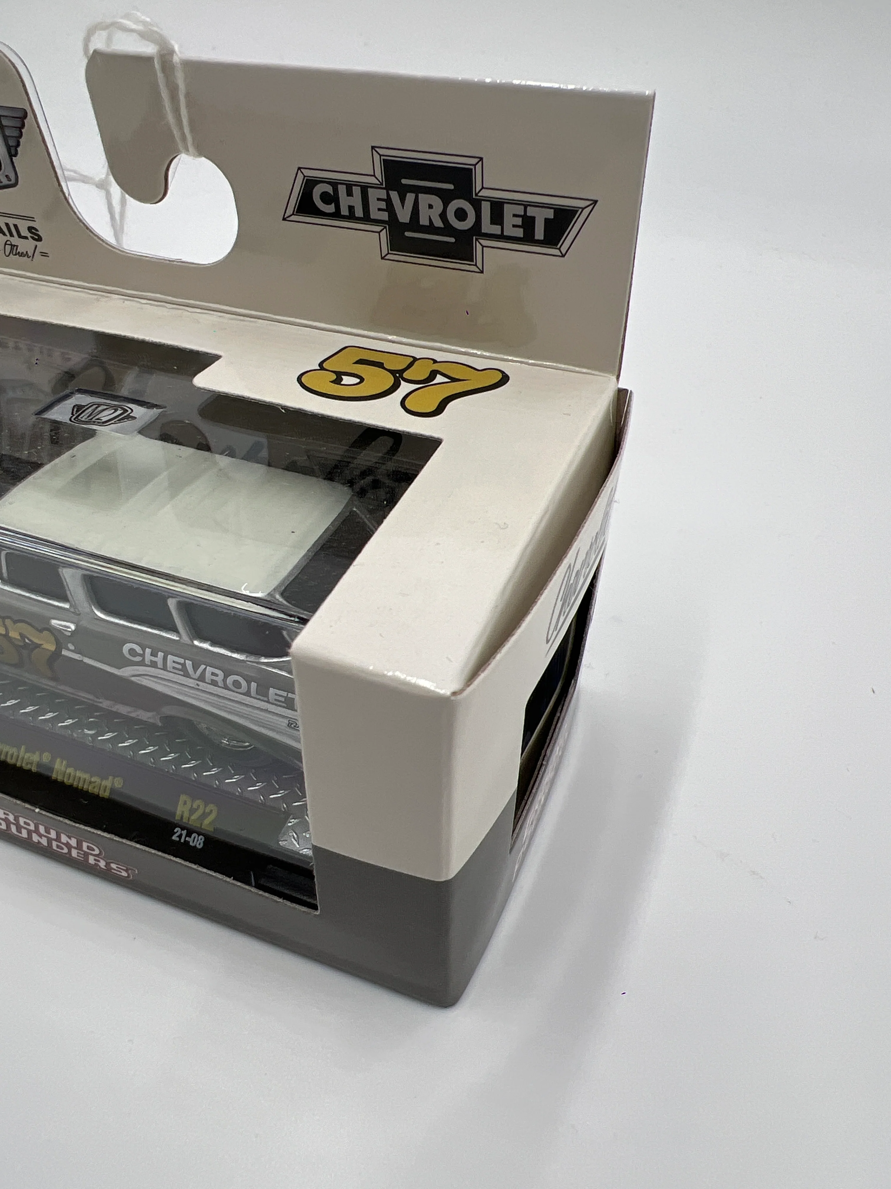 M2 Machines Ground Pounders 1957 Chevrolet Nomad Gray R22 - Image 4