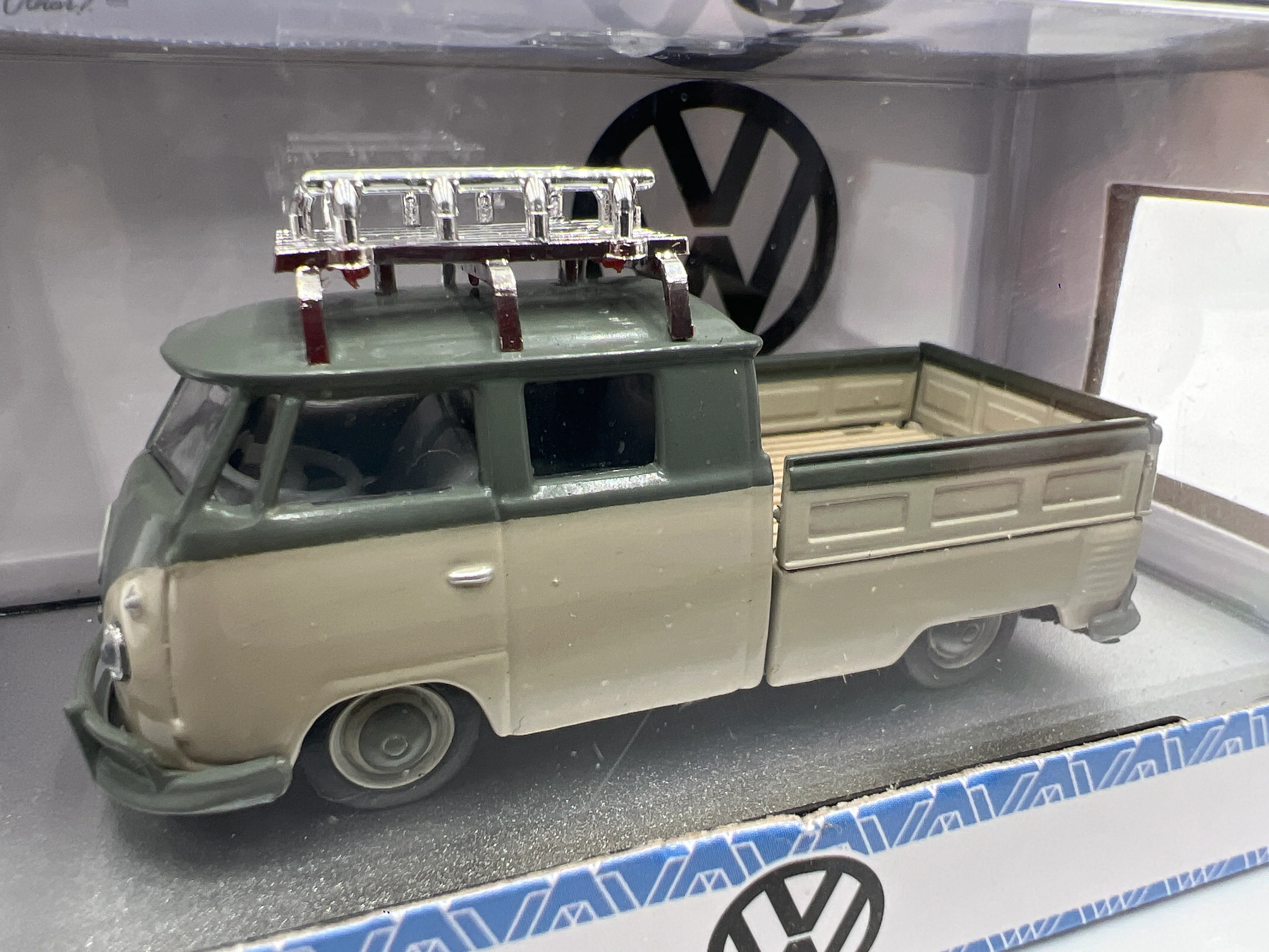 M2 Machines 1959 VW Double Can Truck USA Model S101 - Image 2
