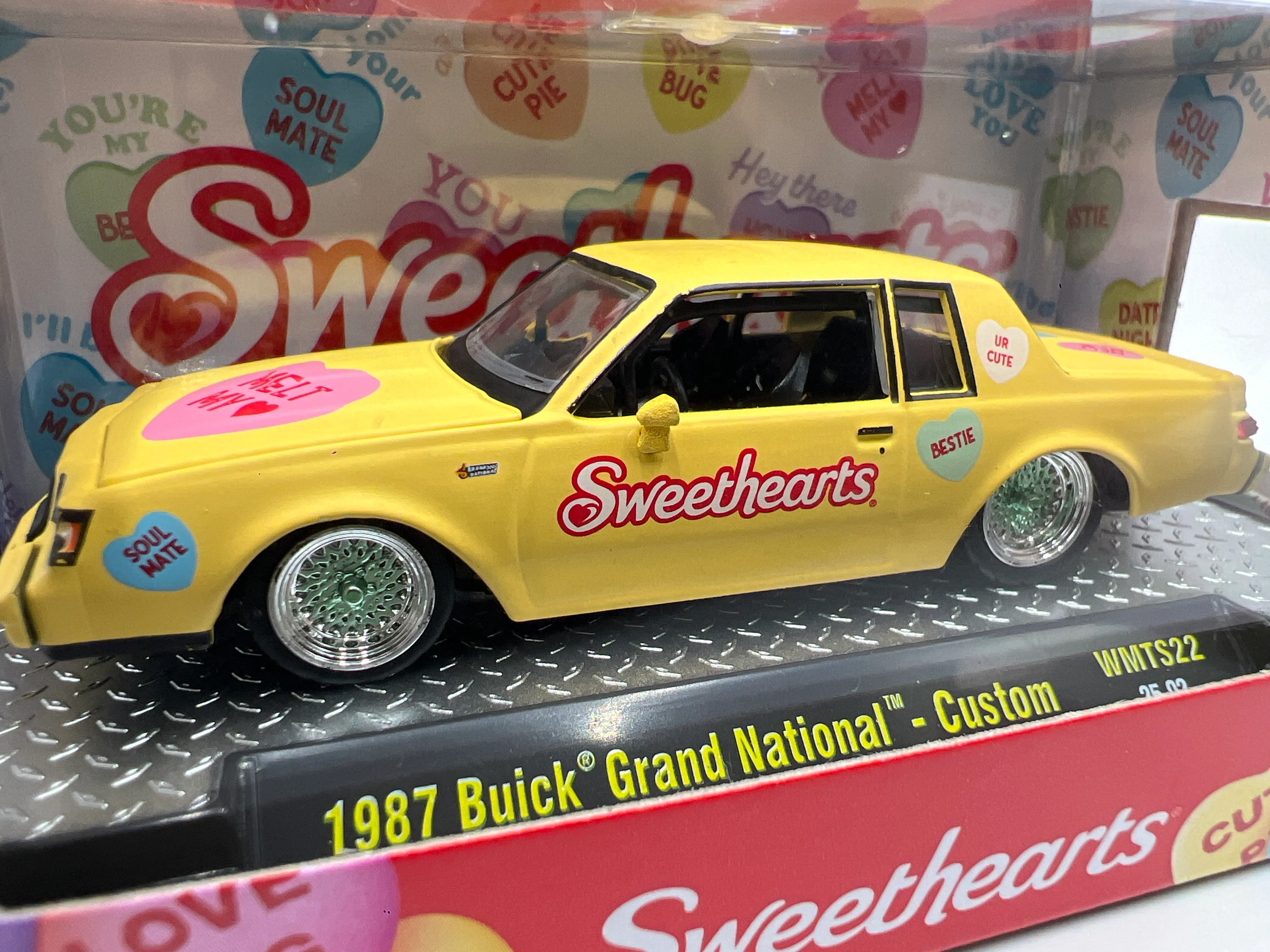M2 Machines Walmart Exclusive Sweethearts 1987 Buick Grand National Custom Yellow WMTS22 - Image 2