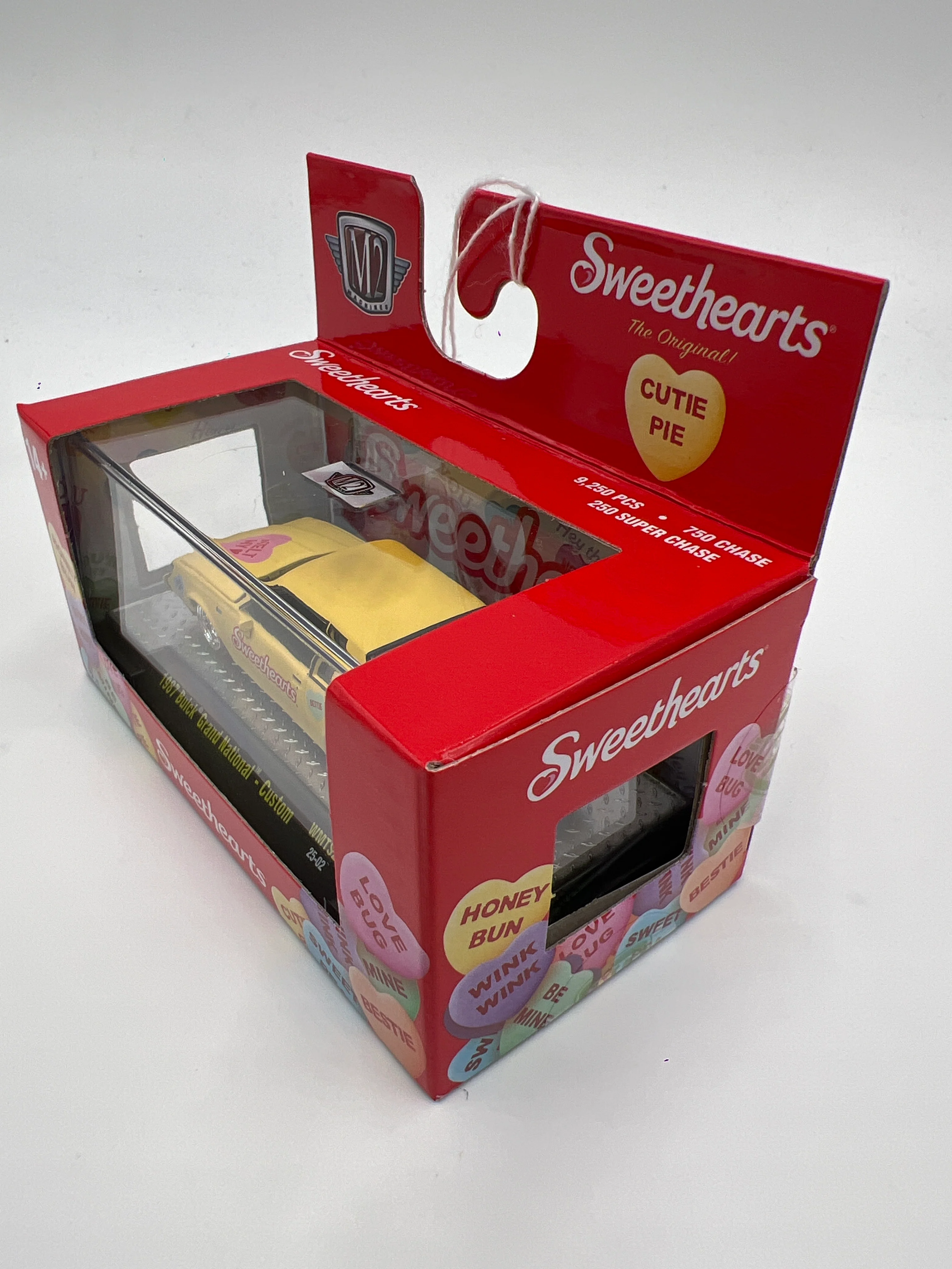 M2 Machines Walmart Exclusive Sweethearts 1987 Buick Grand National Custom Yellow WMTS22 - Image 3