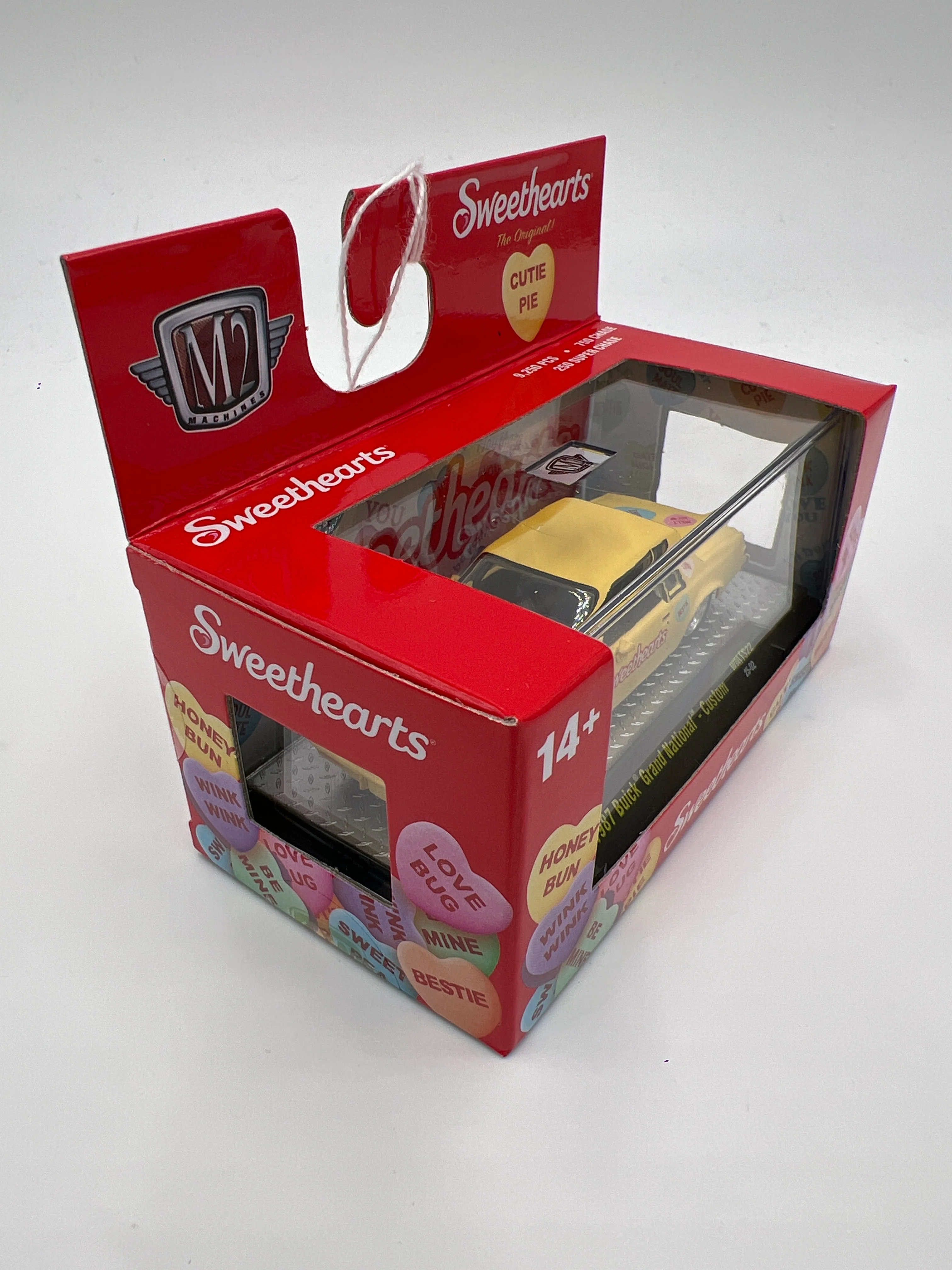 M2 Machines Walmart Exclusive Sweethearts 1987 Buick Grand National Custom Yellow WMTS22 - Image 4