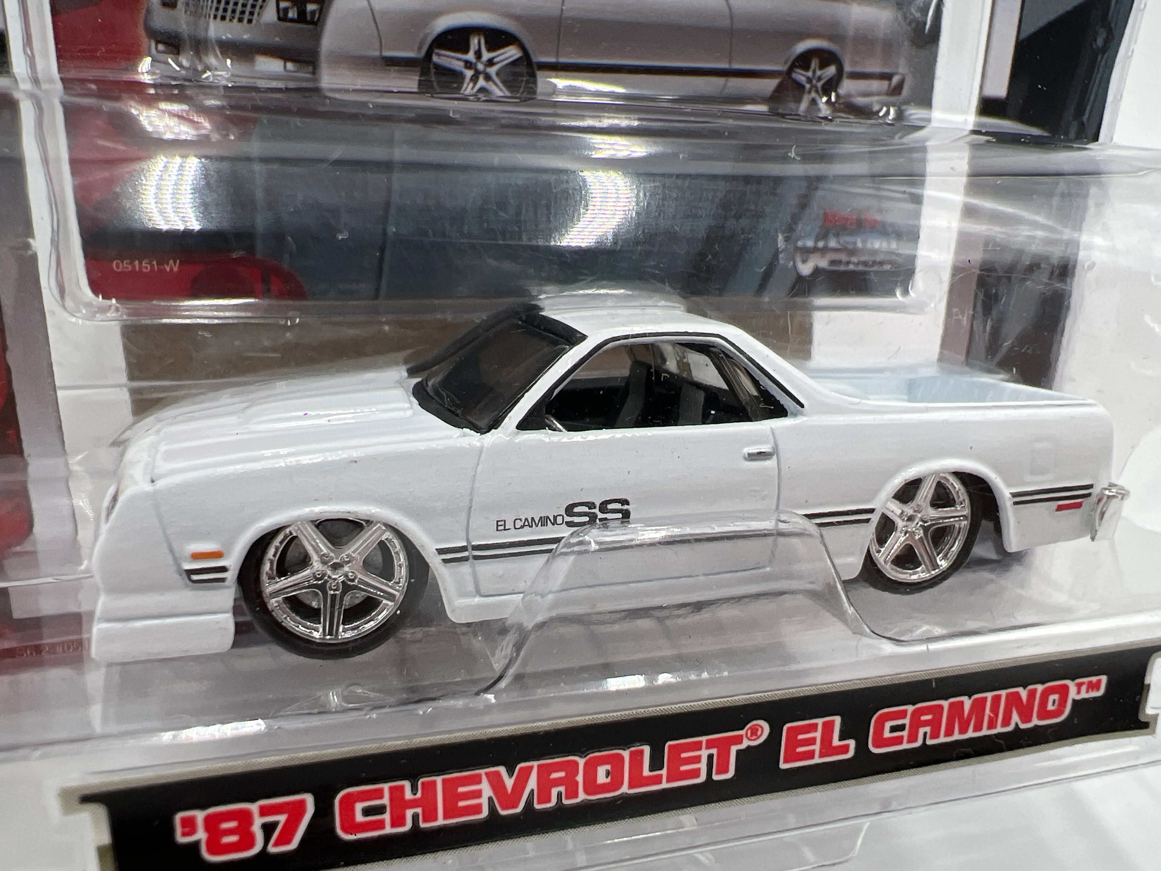 Maisto G Ridez 87 Chevrolet El Camino White - Image 3