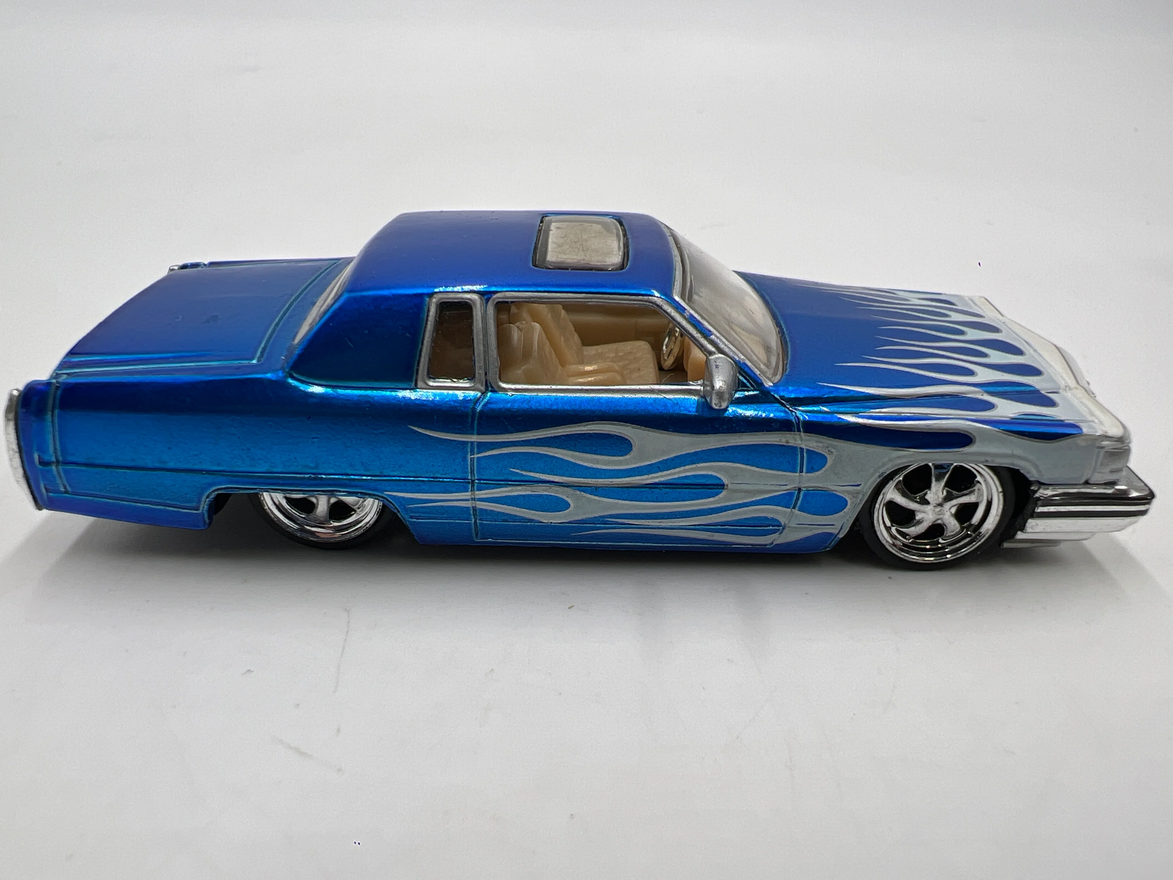 Jada Toys Dub City 1985 Cadillac Brougham Blue Loose - Image 4