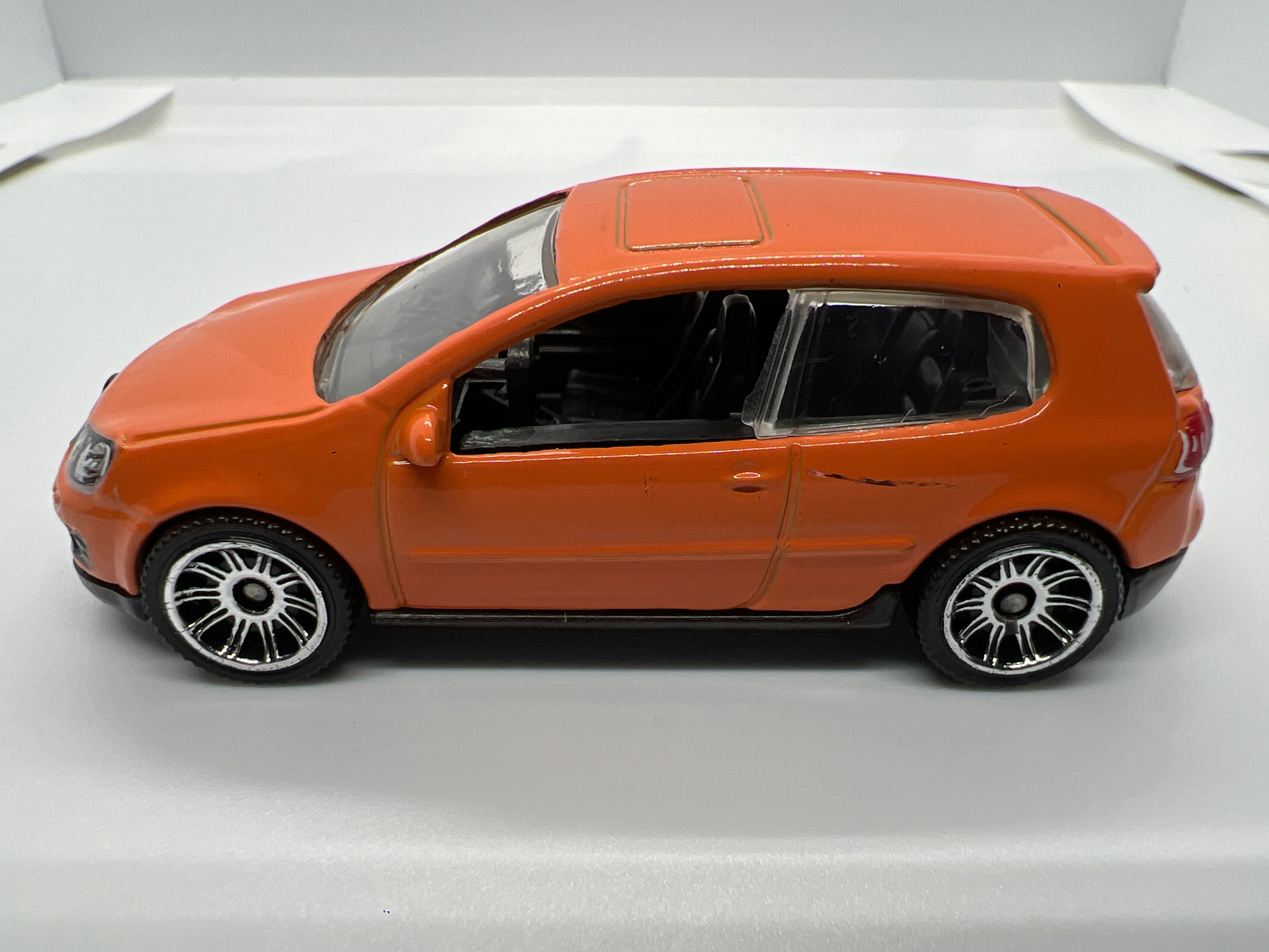 Matchbox 1/64 VW Golf V GTI Orange Loose - Image 4