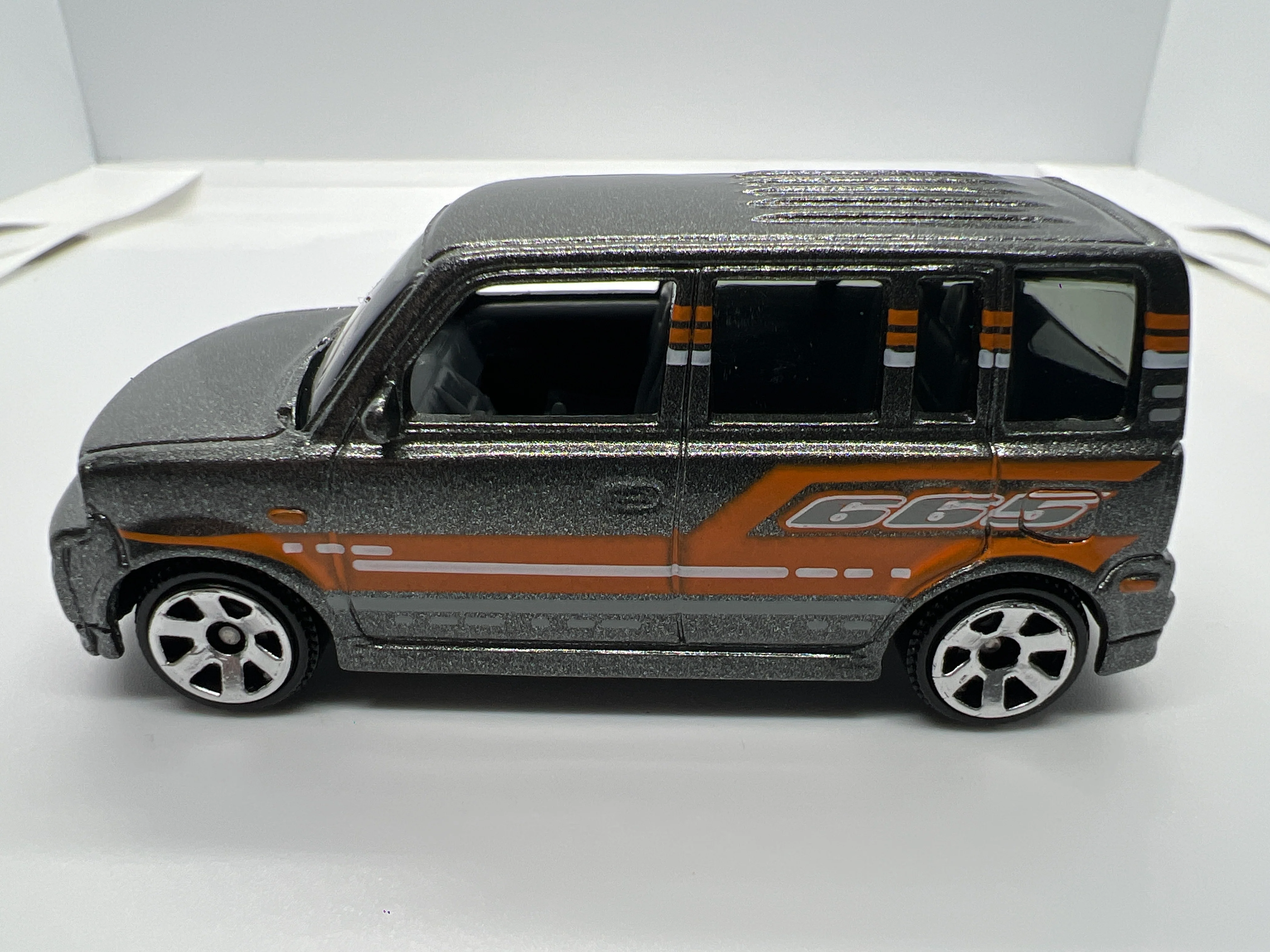 Matchbox 1/64 Scion xB Gray Loose - Image 4