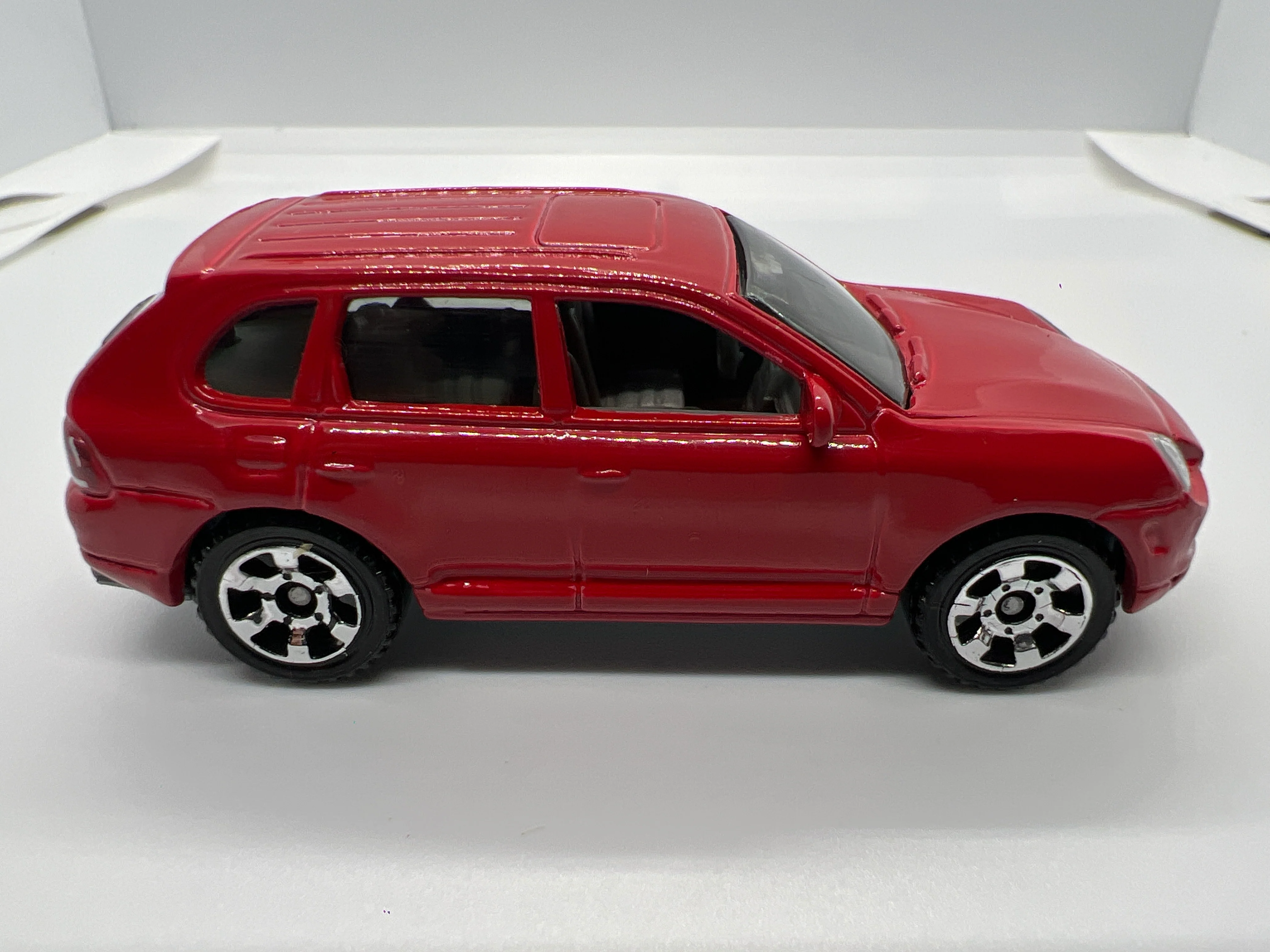 Matchbox 1/64 Porsche Cayenne Turbo Red Loose - Image 3