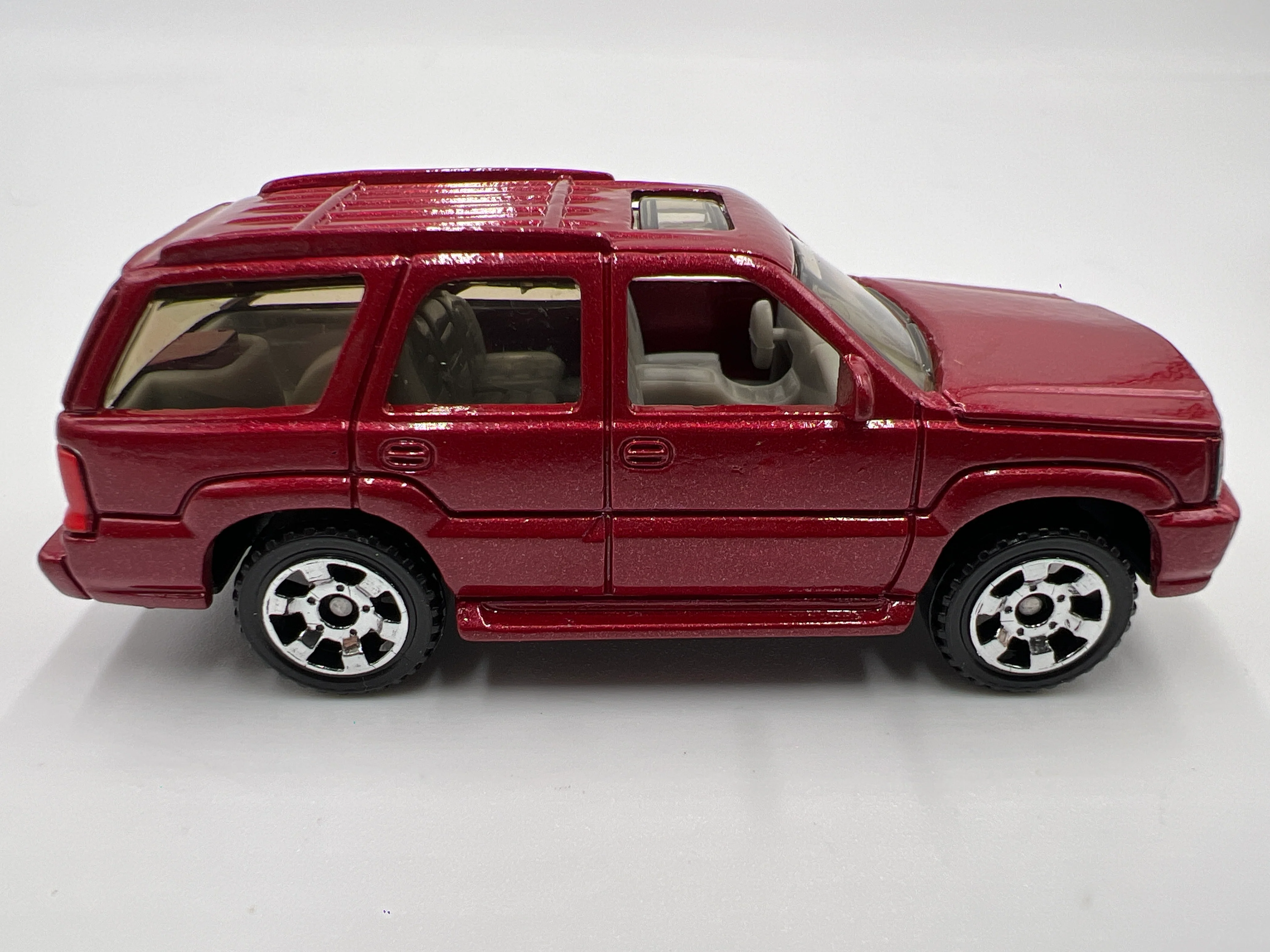 Matchbox 1/64 Cadillac Escalade Red Loose - Image 3