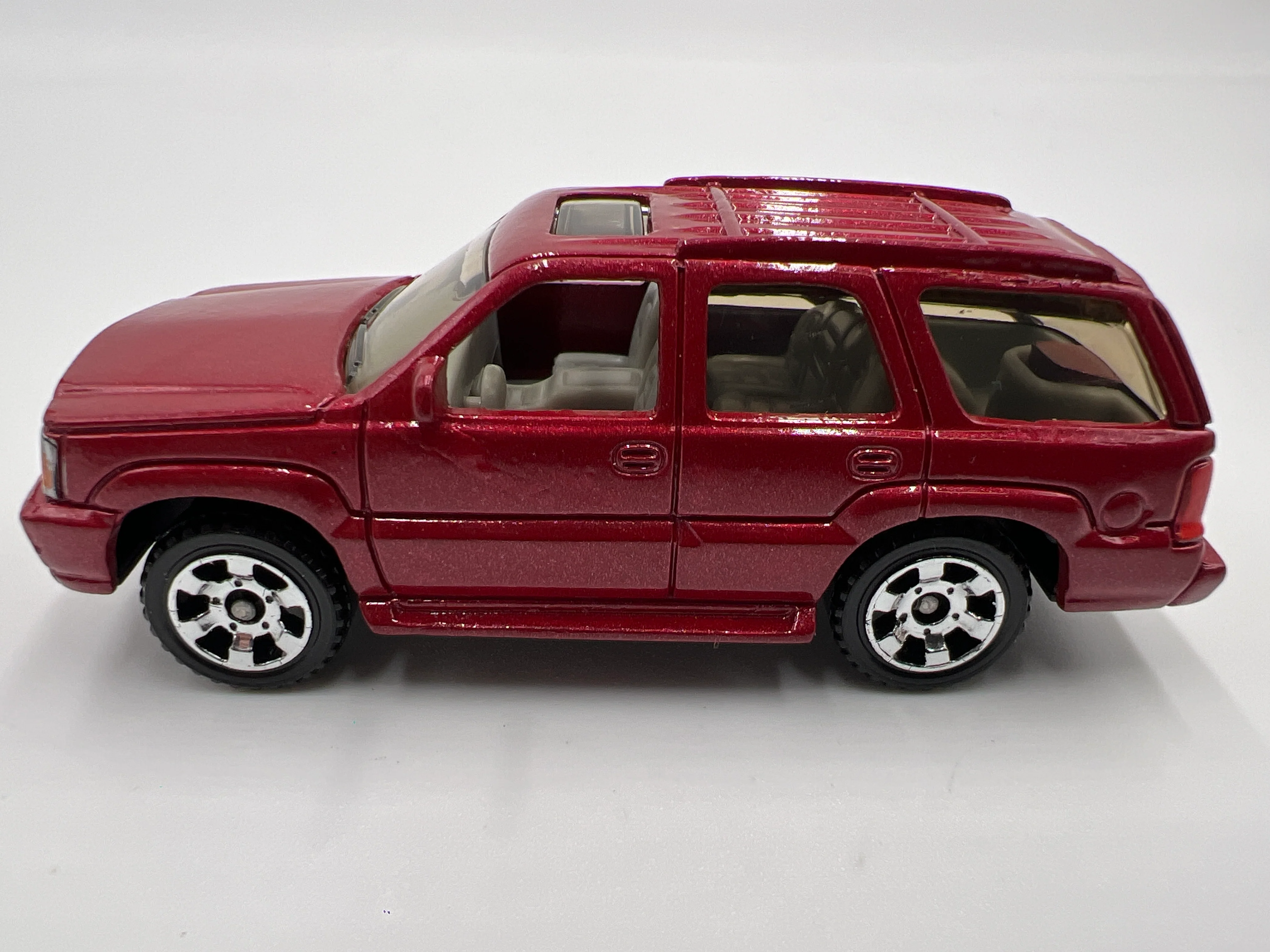 Matchbox 1/64 Cadillac Escalade Red Loose - Image 4