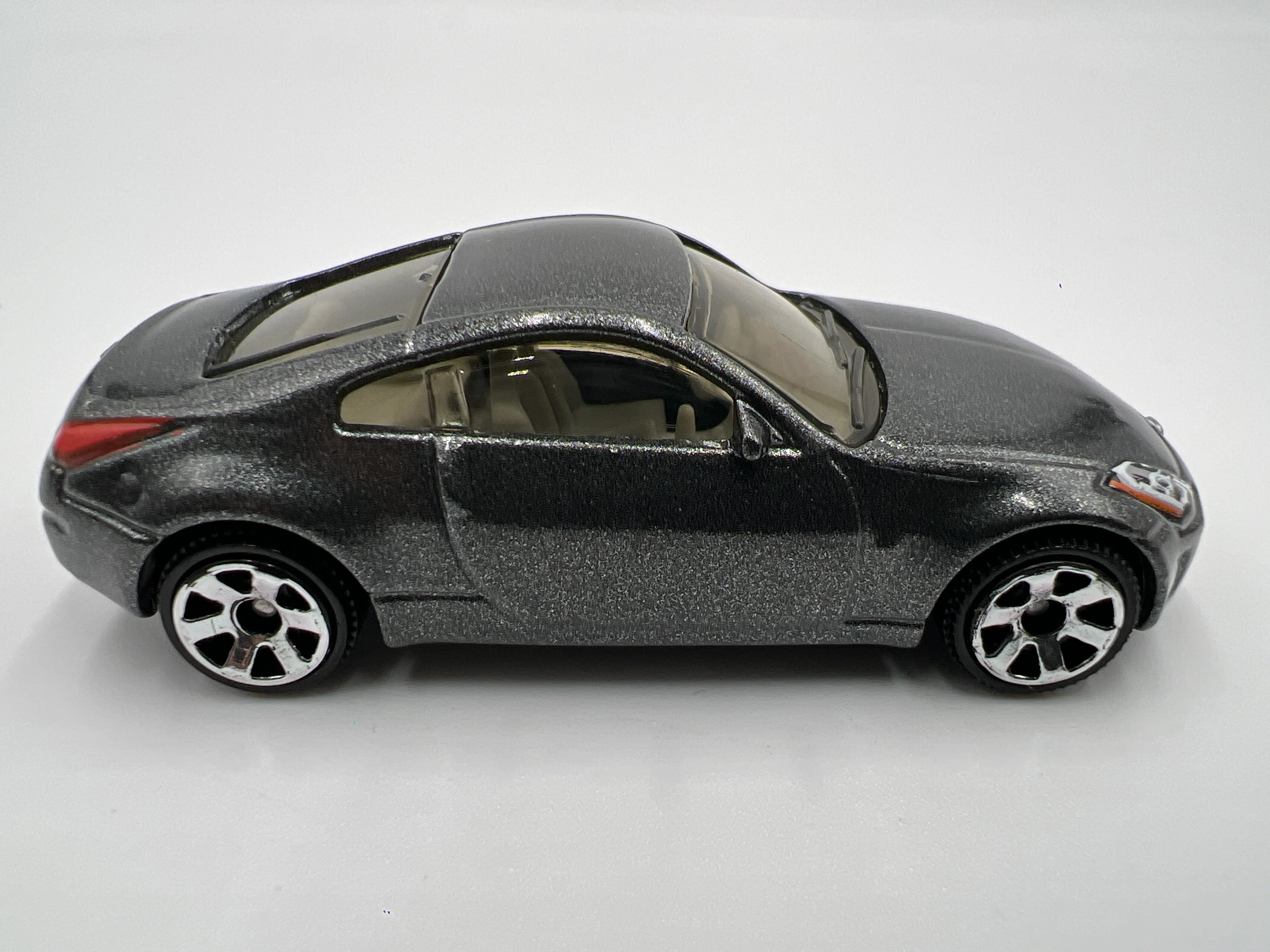 Matchbox 1/64 Nissan 350Z Gray Loose - Image 3