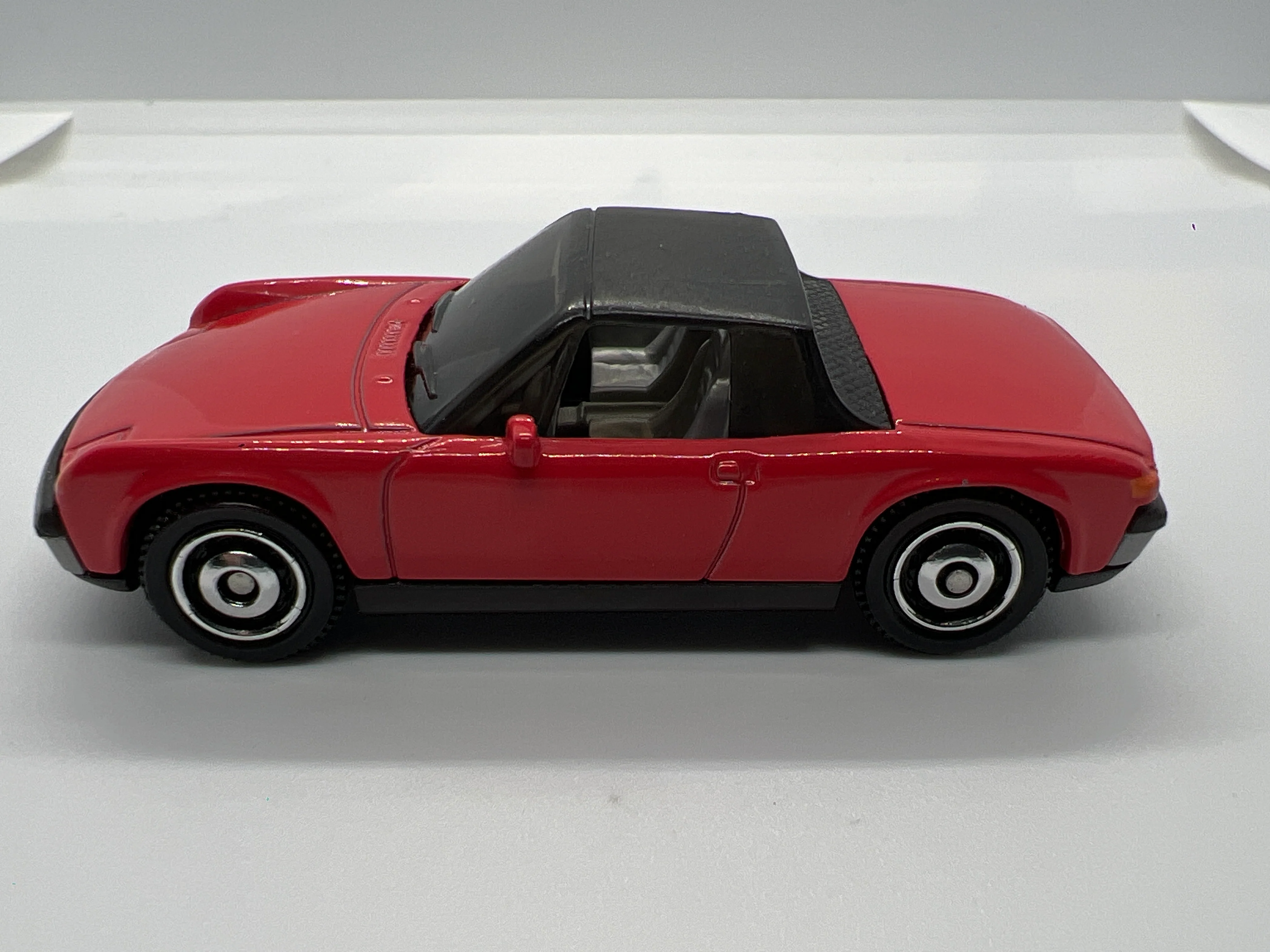 Matchbox 1/64 1971 Porsche 914 Red Loose - Image 4