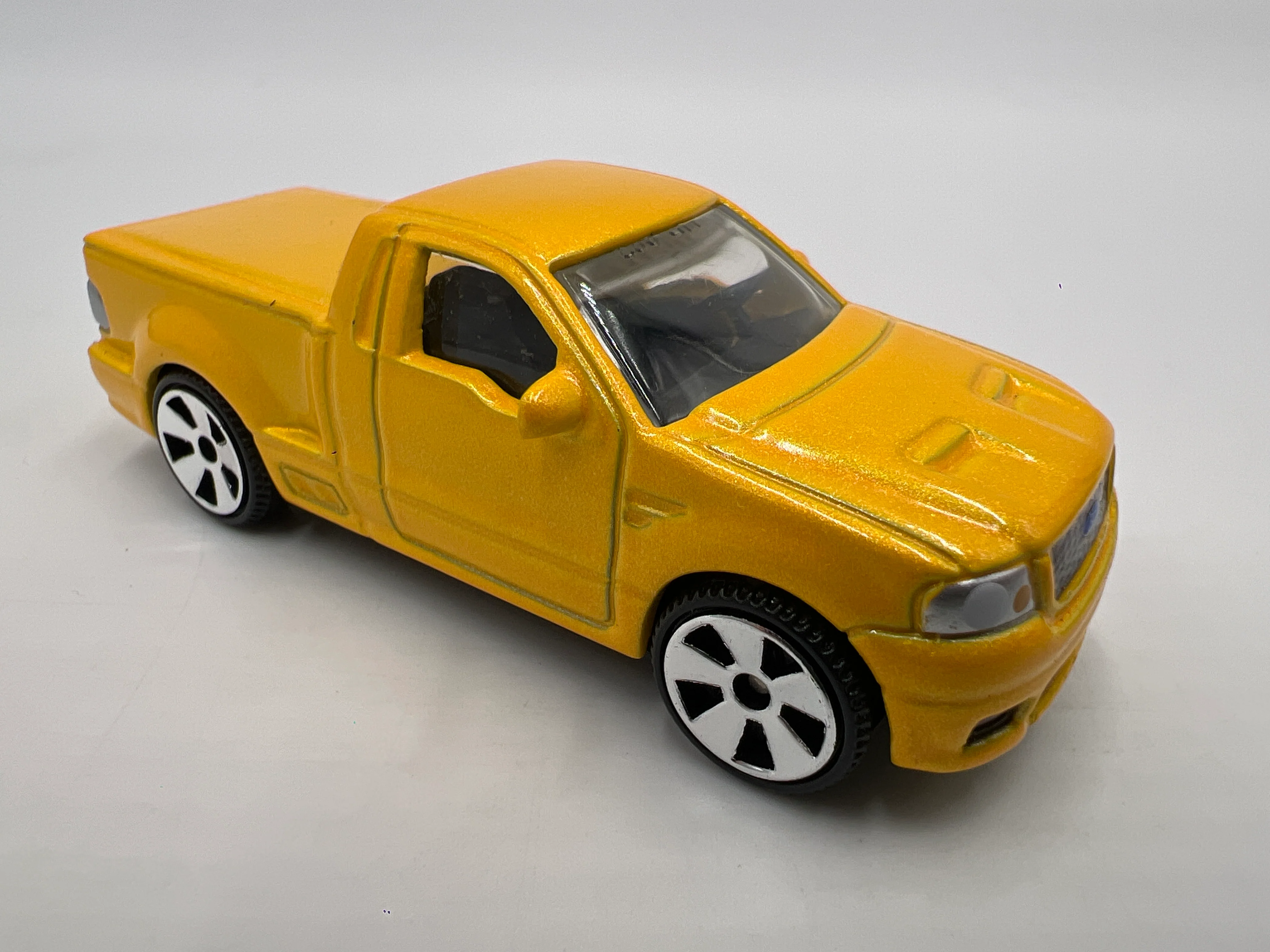 Matchbox 1/64 Superfast #2 Ford SVT Lightning Concept Yellow Loose - Image 2