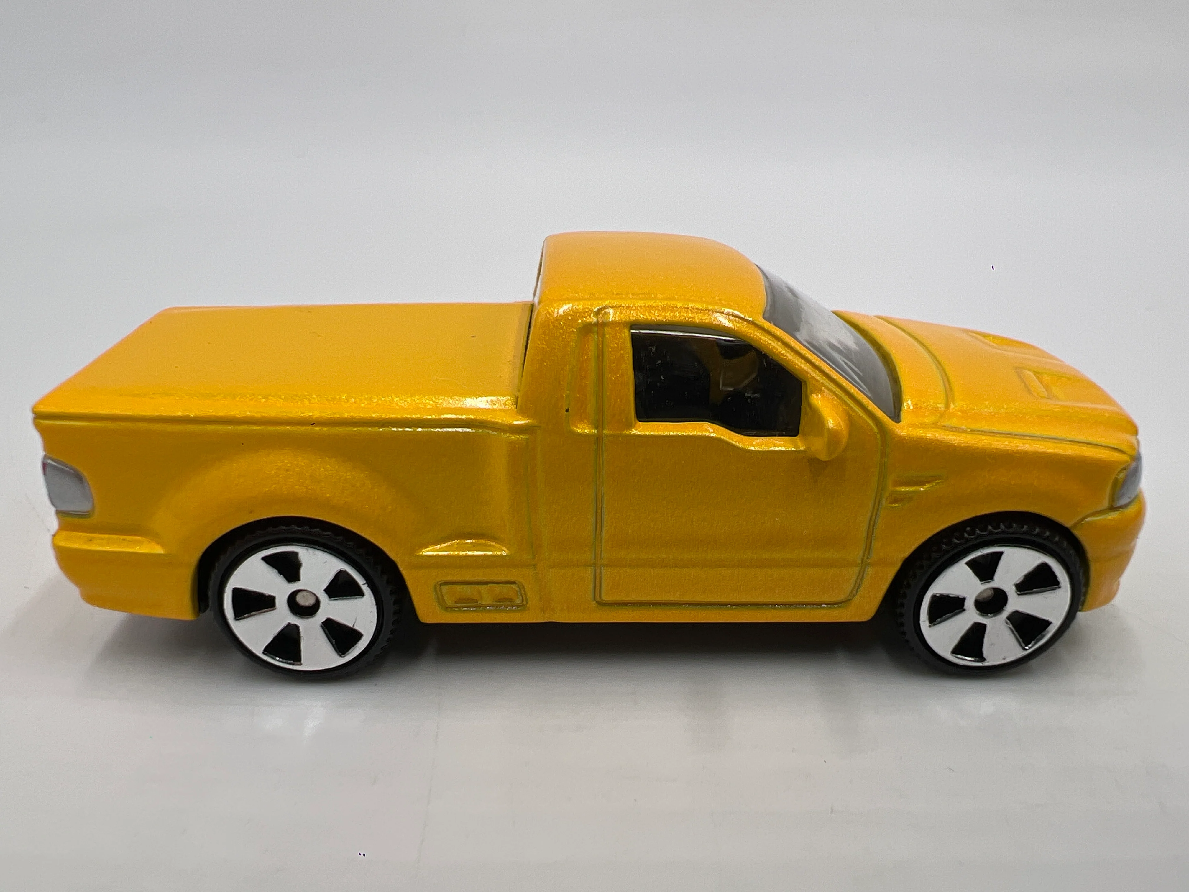 Matchbox 1/64 Superfast #2 Ford SVT Lightning Concept Yellow Loose - Image 4