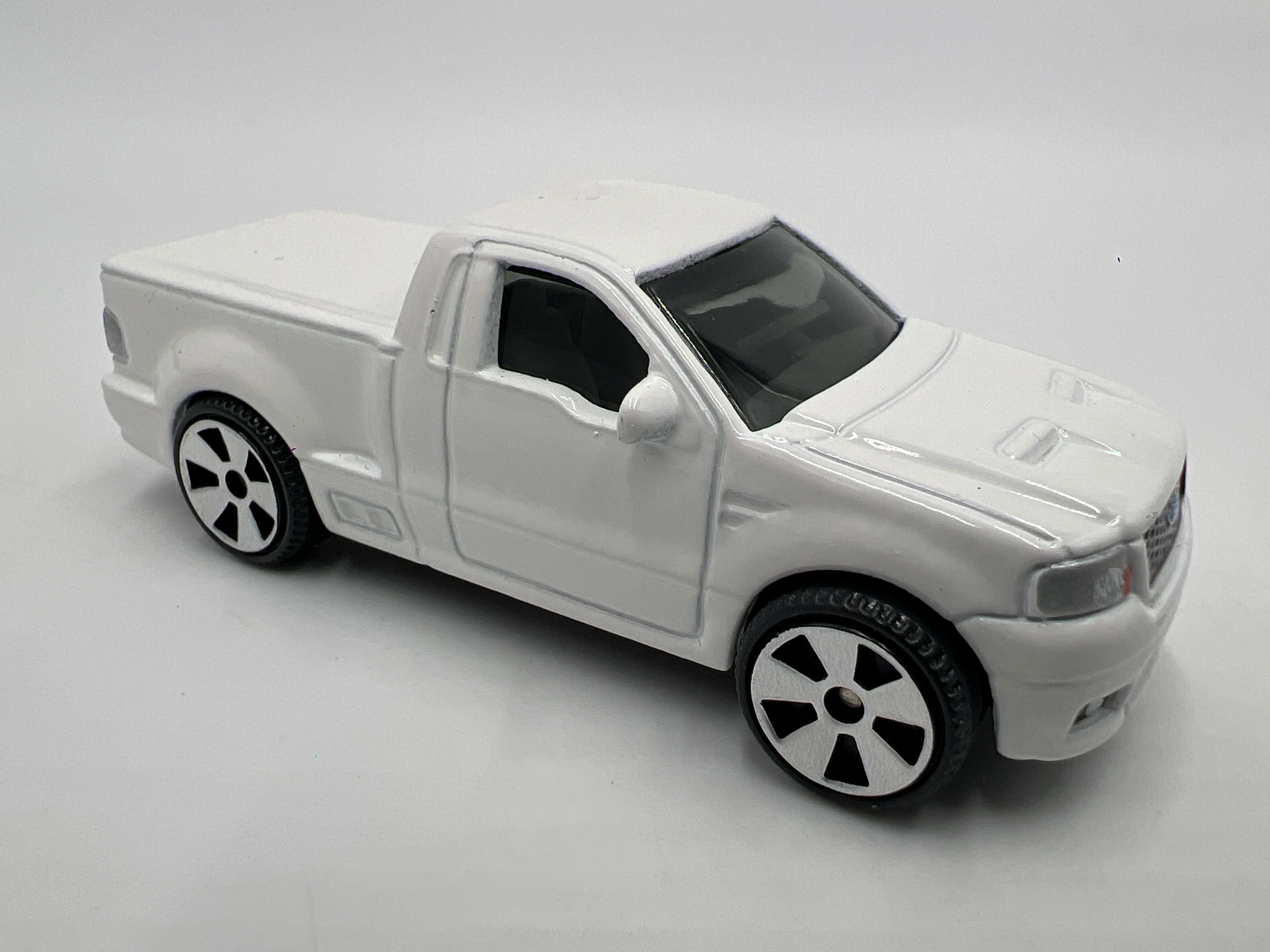Matchbox 1/64 Superfast #2 Ford SVT Lightning Concept White Loose - Image 2