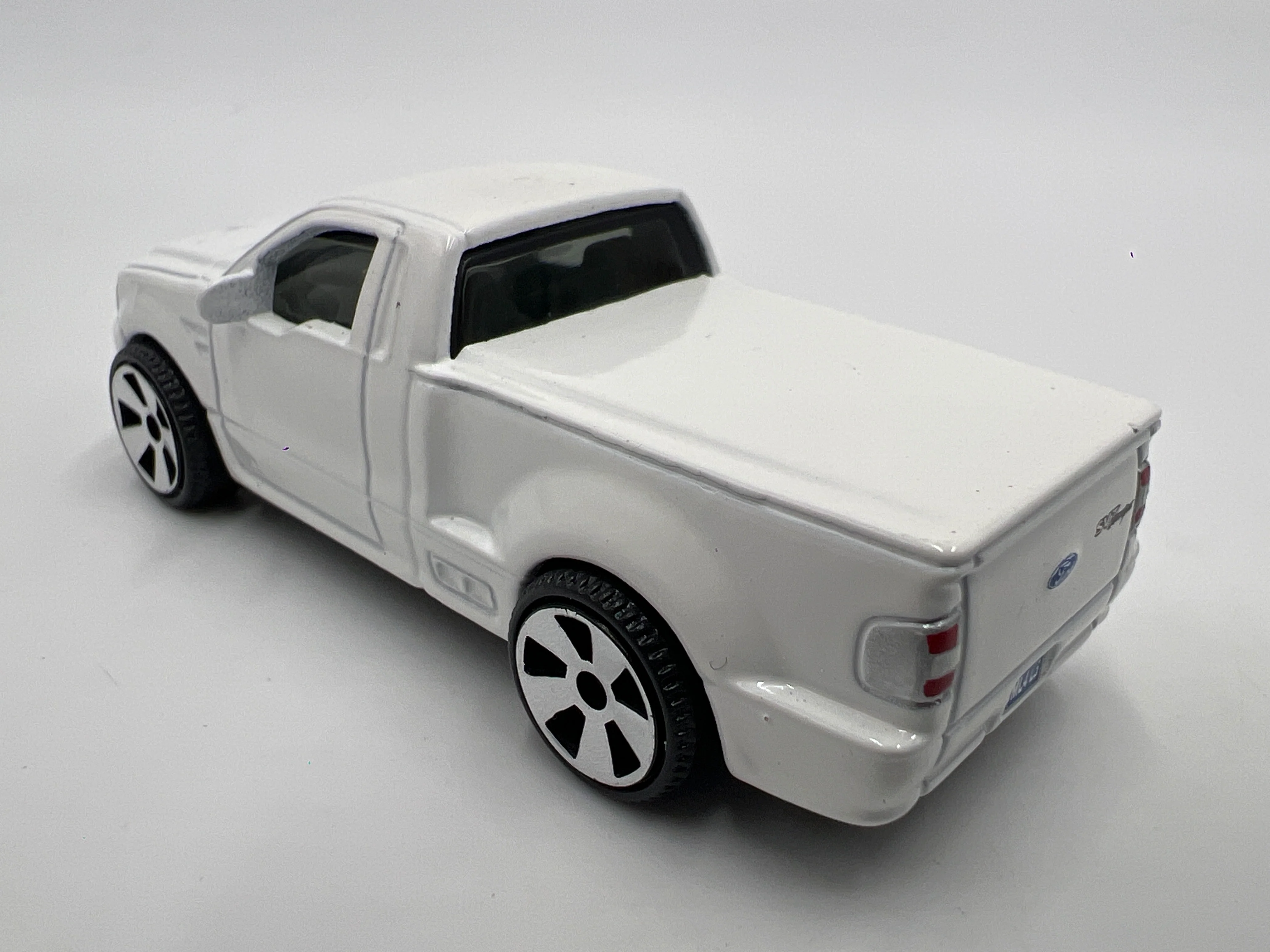 Matchbox 1/64 Superfast #2 Ford SVT Lightning Concept White Loose - Image 3
