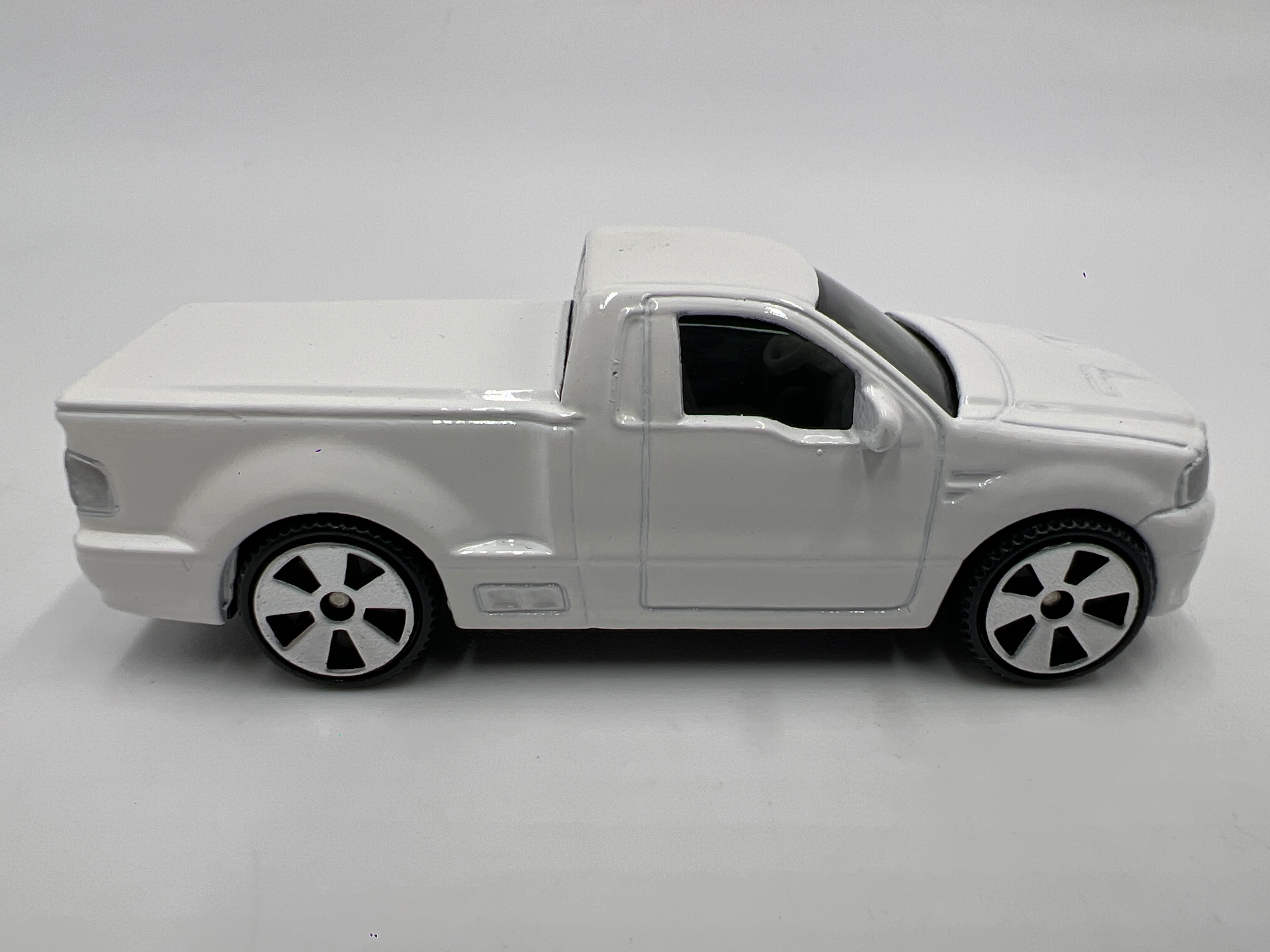 Matchbox 1/64 Superfast #2 Ford SVT Lightning Concept White Loose - Image 4