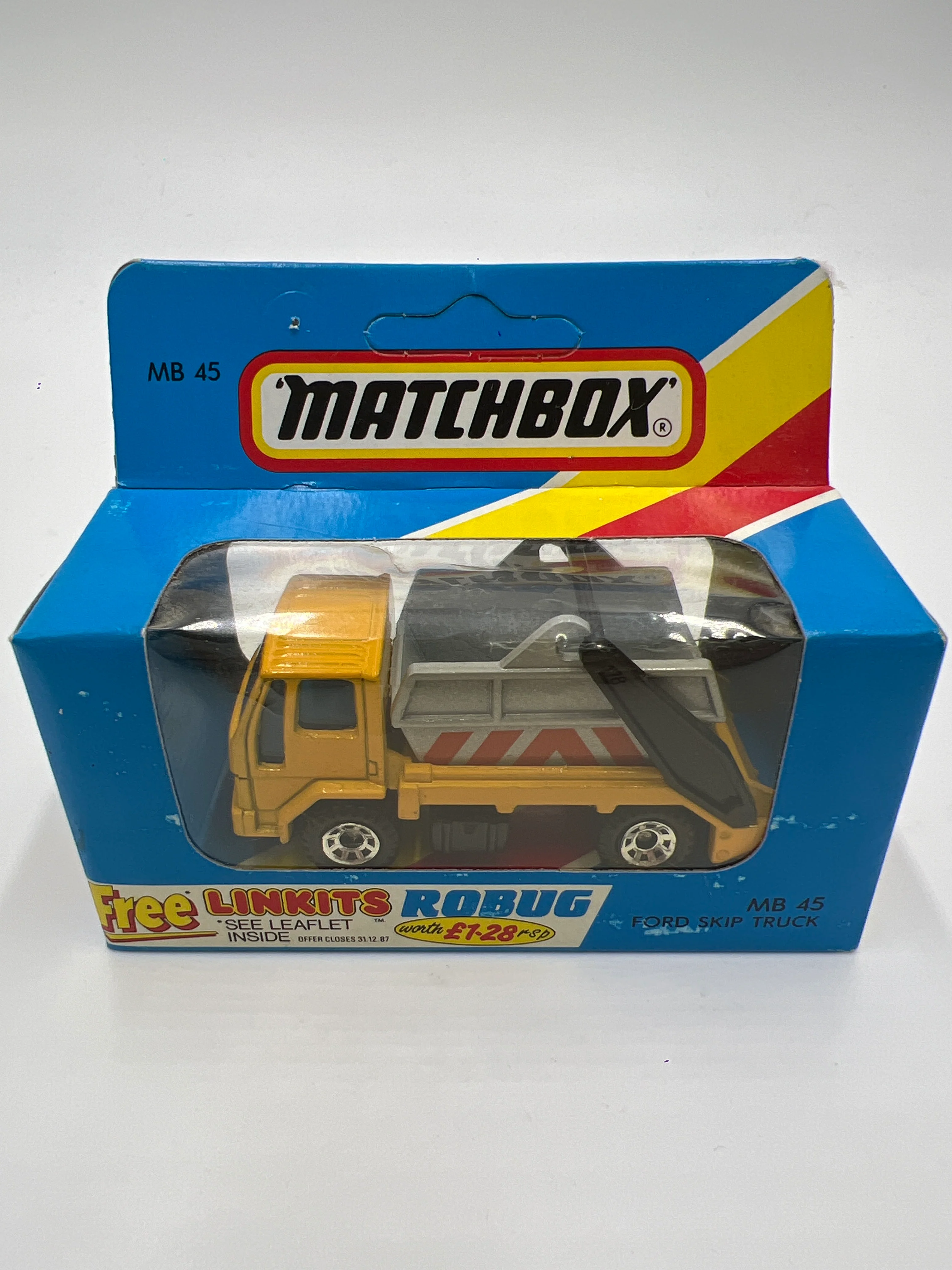 Matchbox Unpunched #45 Ford Skip Truck Yellow (Cracked Blister) - Image 2