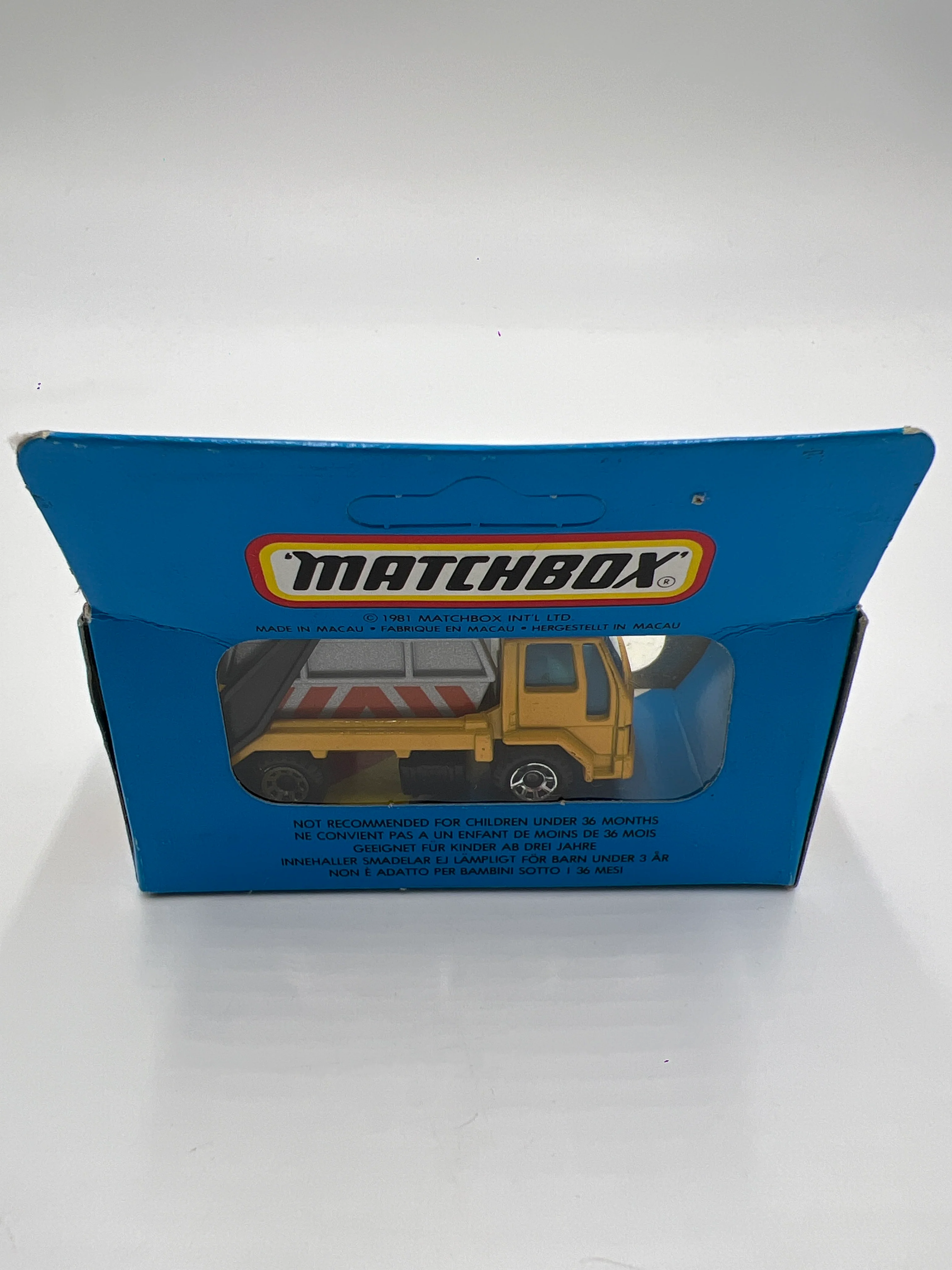 Matchbox Unpunched #45 Ford Skip Truck Yellow (Cracked Blister) - Image 6