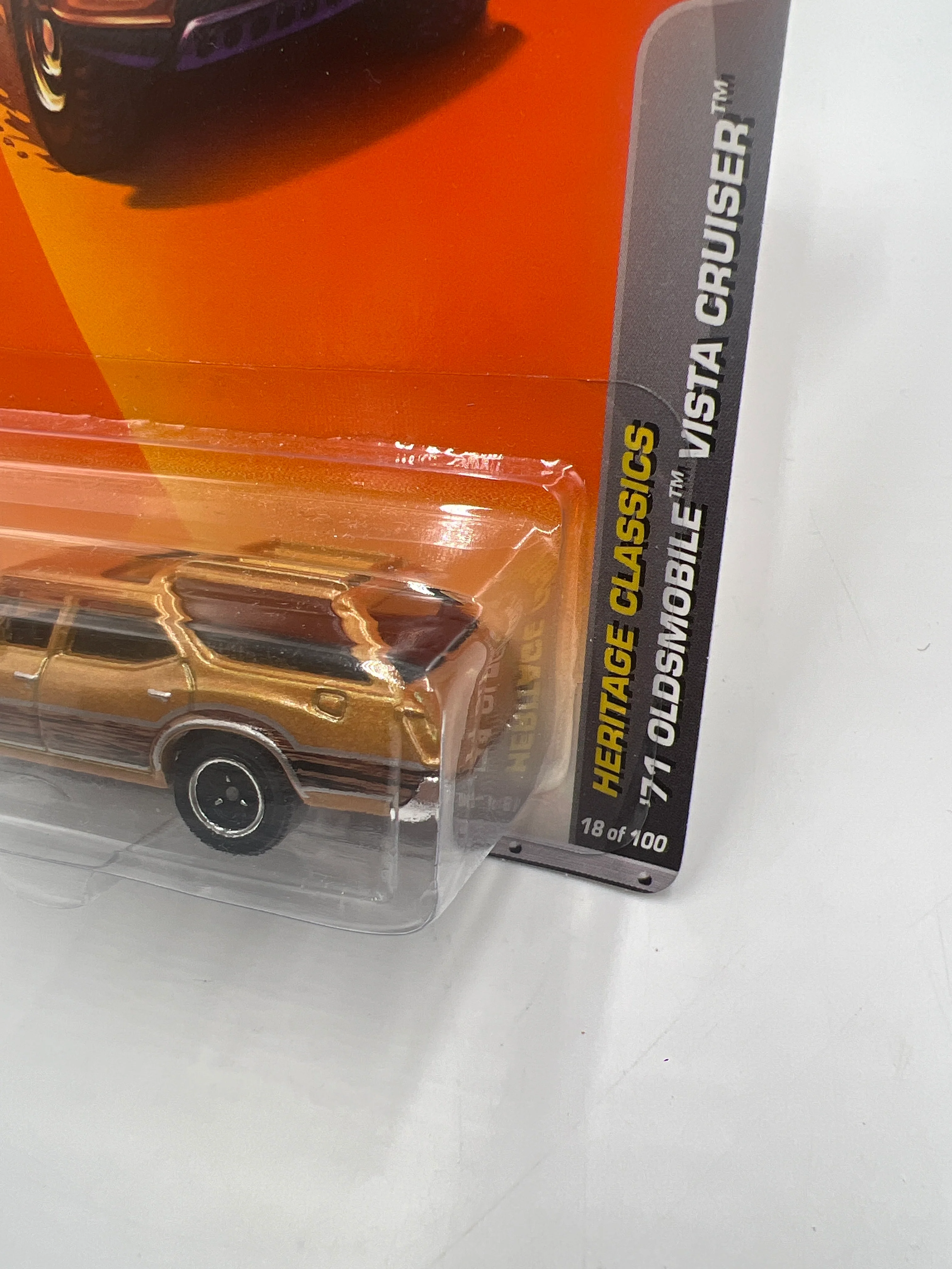 Matchbox #18 Heritage Classics 71 Oldsmobile Vista Cruiser Brown 208H - Image 4