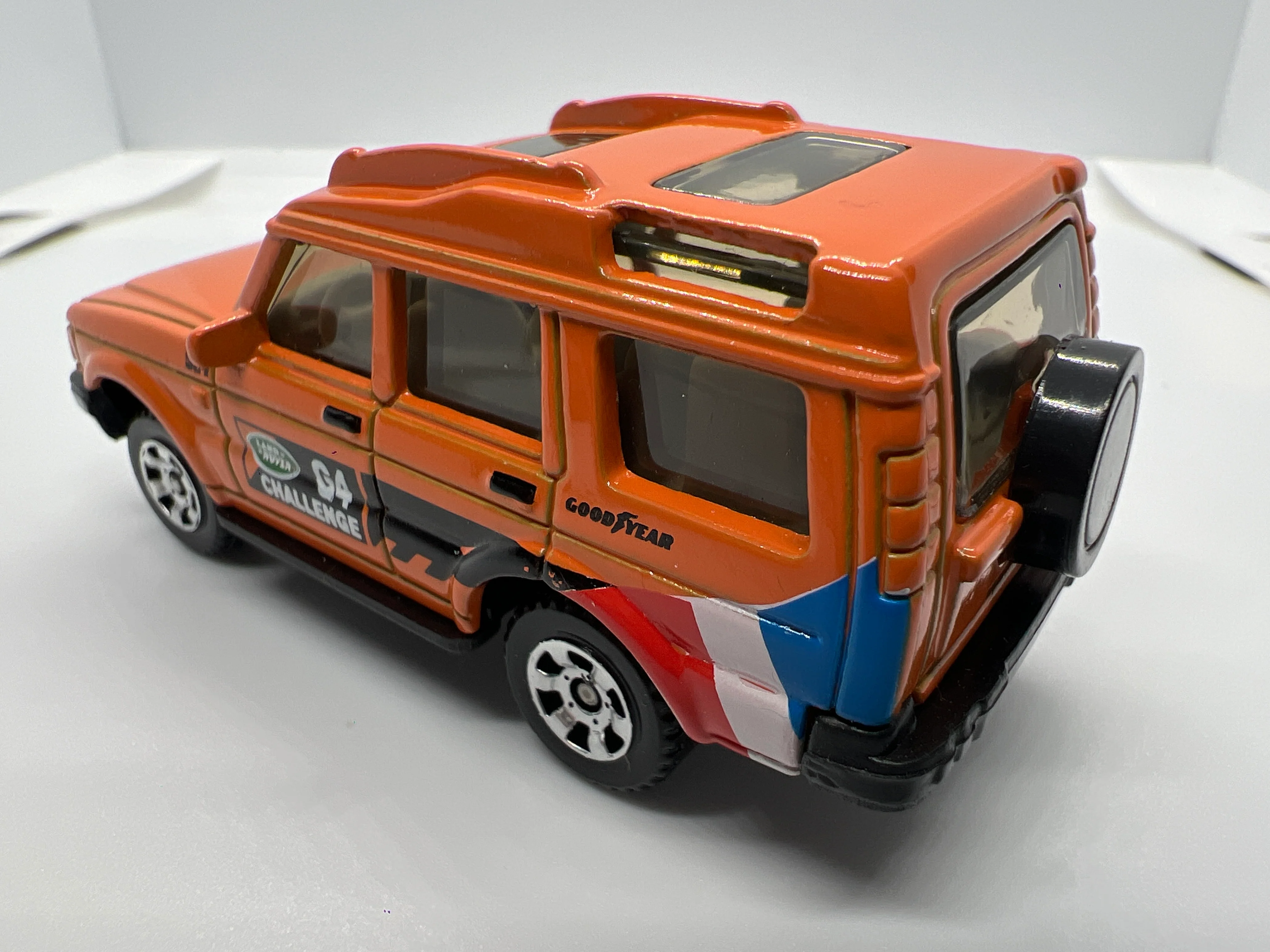 Matchbox 1/64 Land Rover Discovery Orange Loose - Image 2