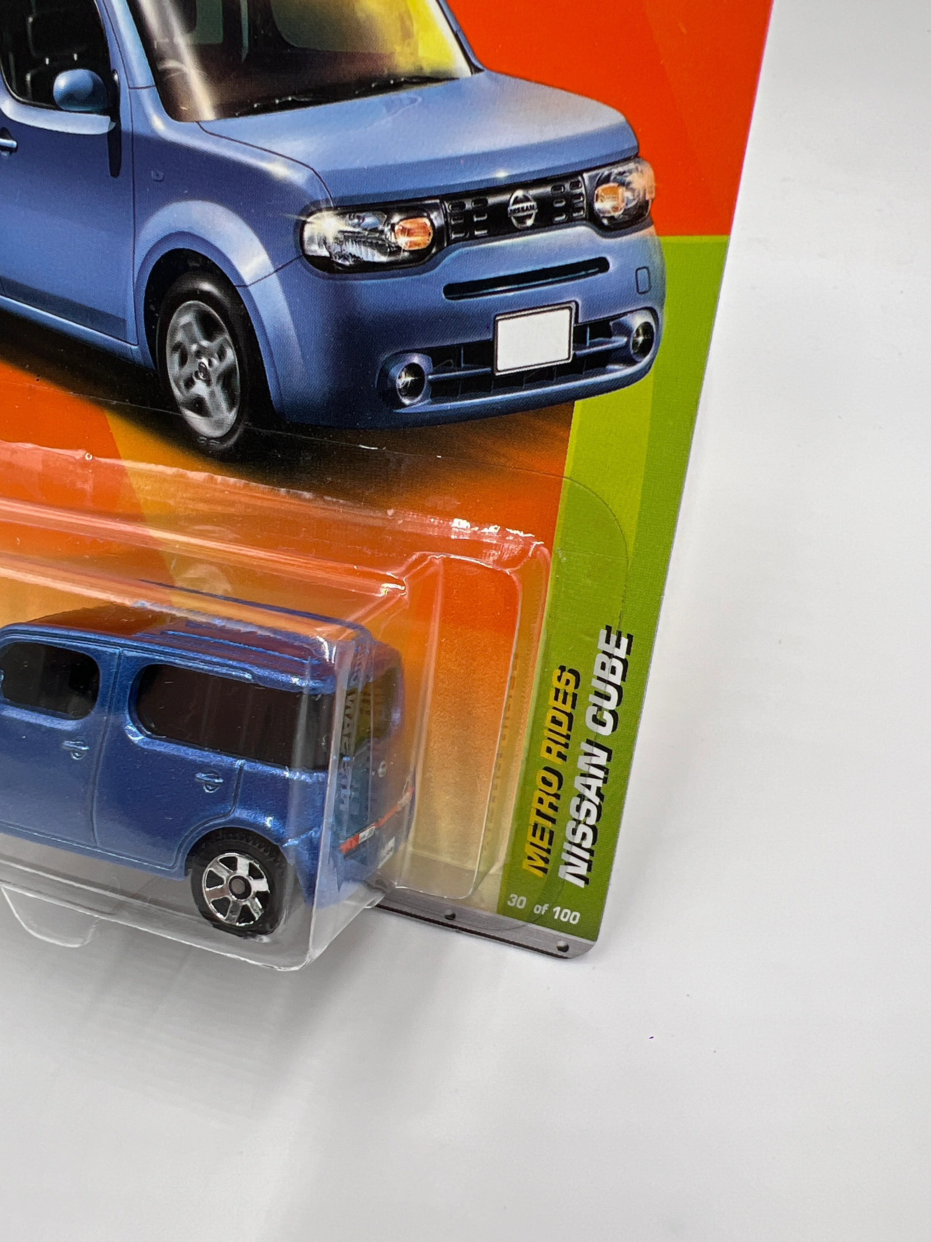 Matchbox Metro Rides #30 Nissan Cube Blue W/Protector - Image 3
