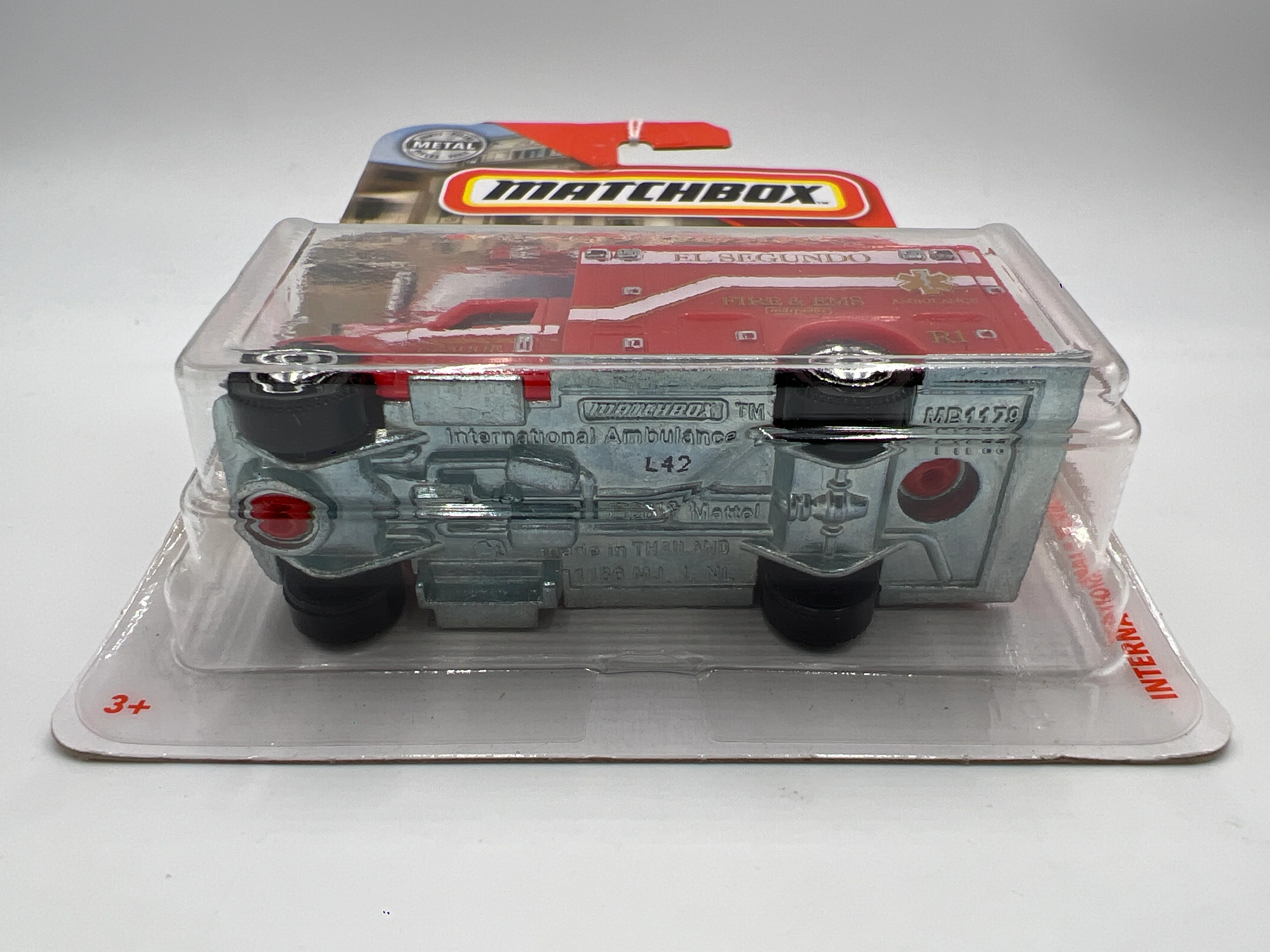 2019 Matchbox MBX Rescue #41 International Terrastar Ambulance Red 211i - Image 6