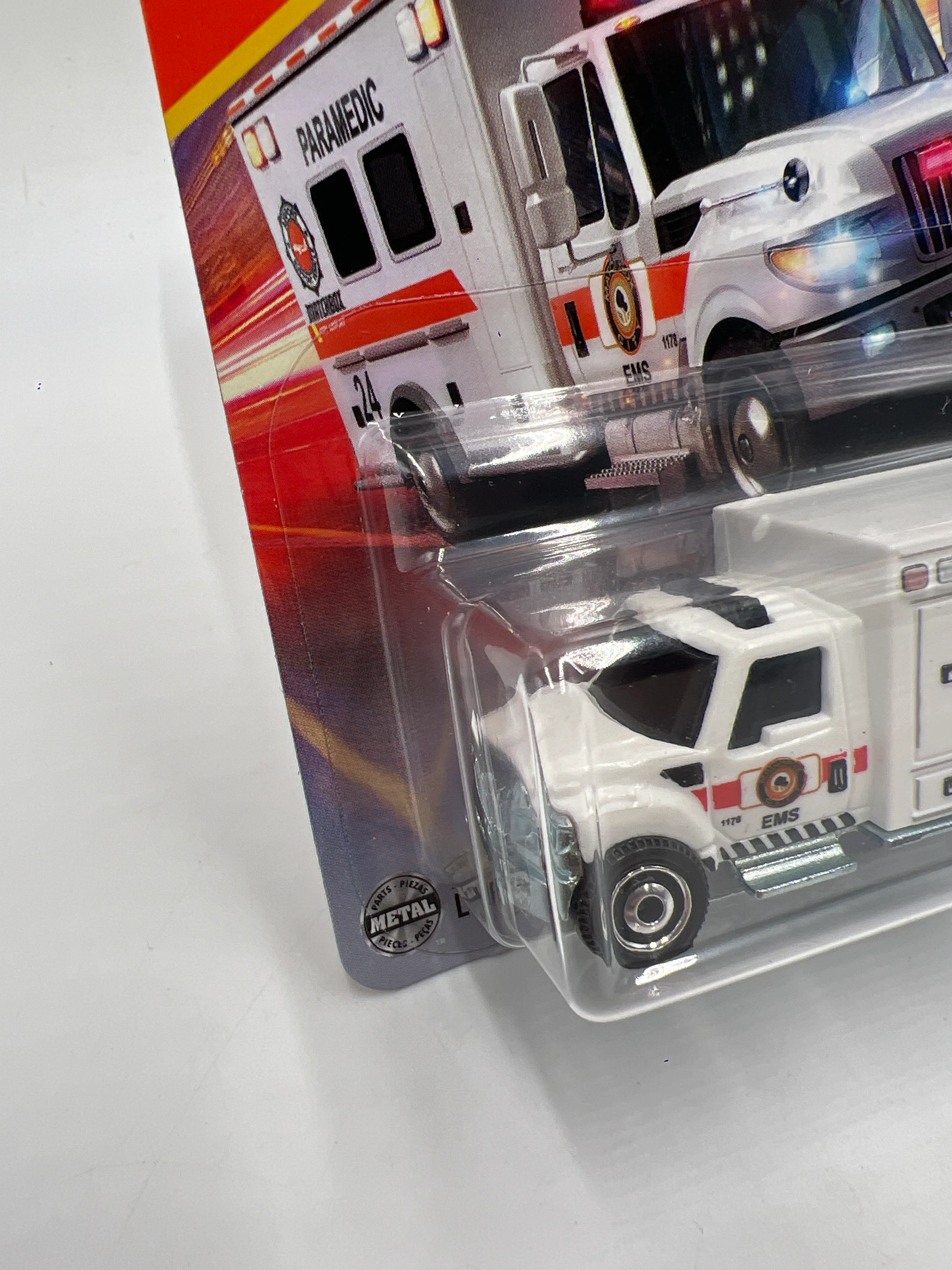 Matchbox #24 International Terrastar Ambulance White 210C - Image 4