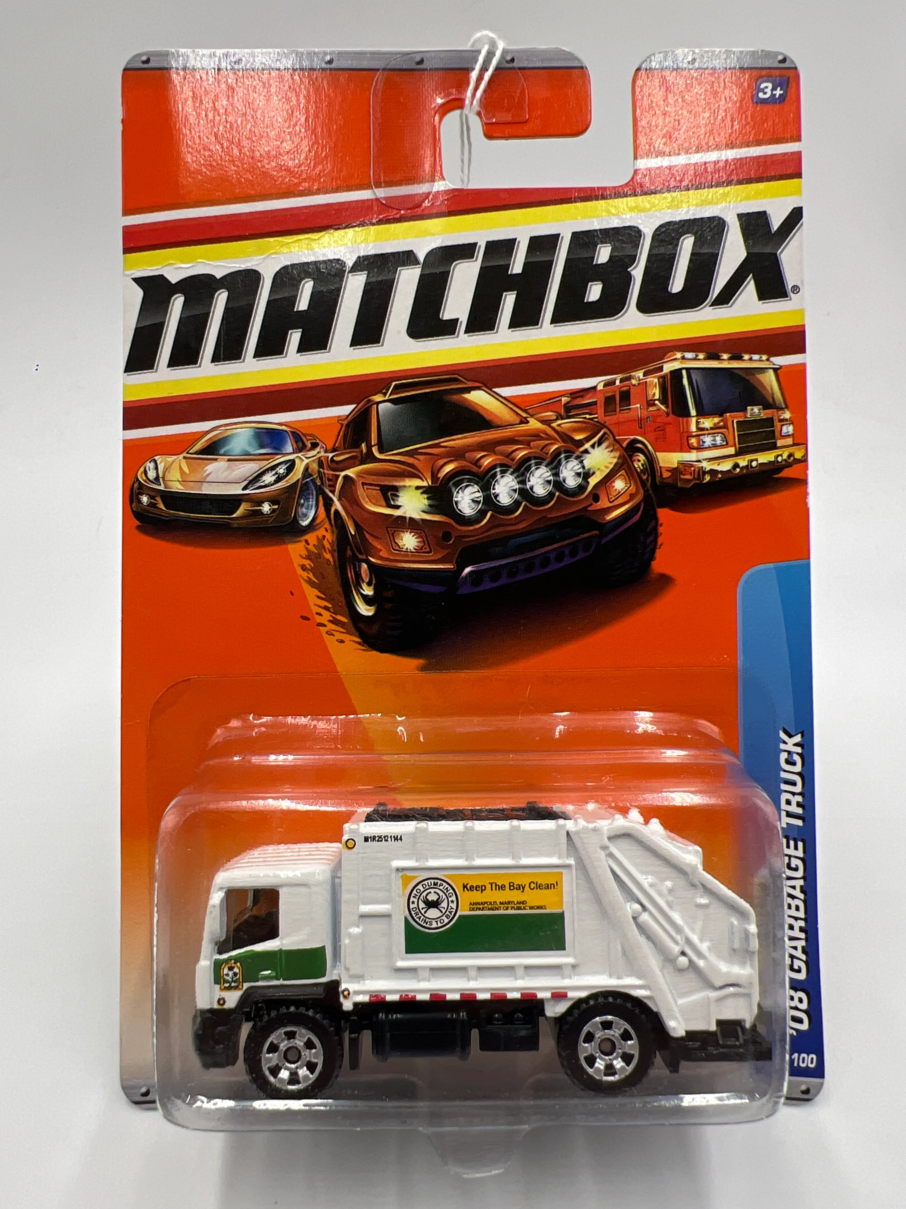 Matchbox City Action #66 08 Garbage Truck White Card Has Crease 216O - Image 2