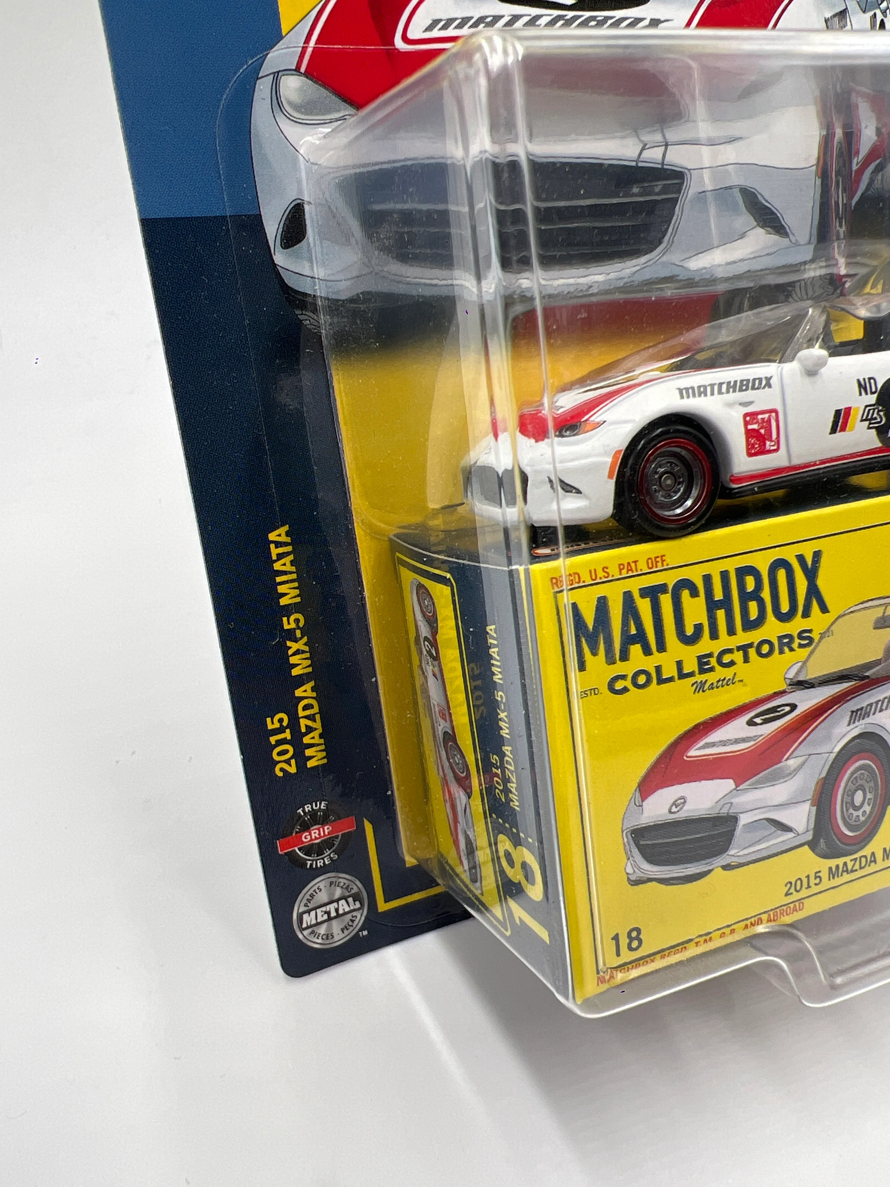 Matchbox Collectors #18 2015 Mazda MX-5 Miata White/Red 171C - Image 4