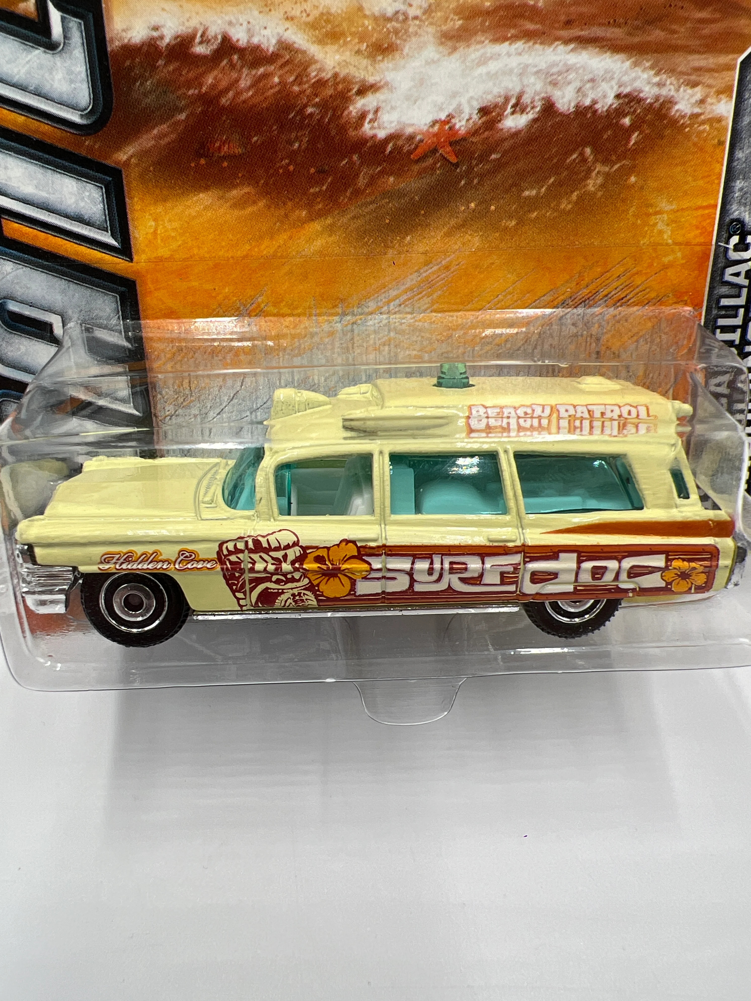 Matchbox Beach #11 1963 Cadillac Ambulance 211J - Image 3
