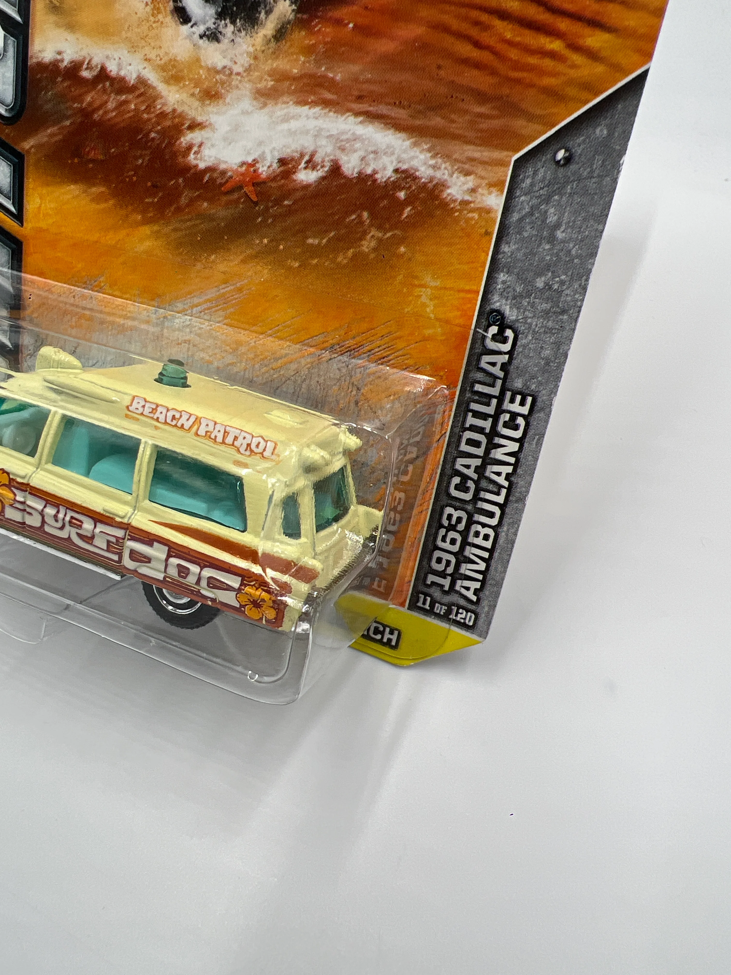 Matchbox Beach #11 1963 Cadillac Ambulance 211J - Image 4