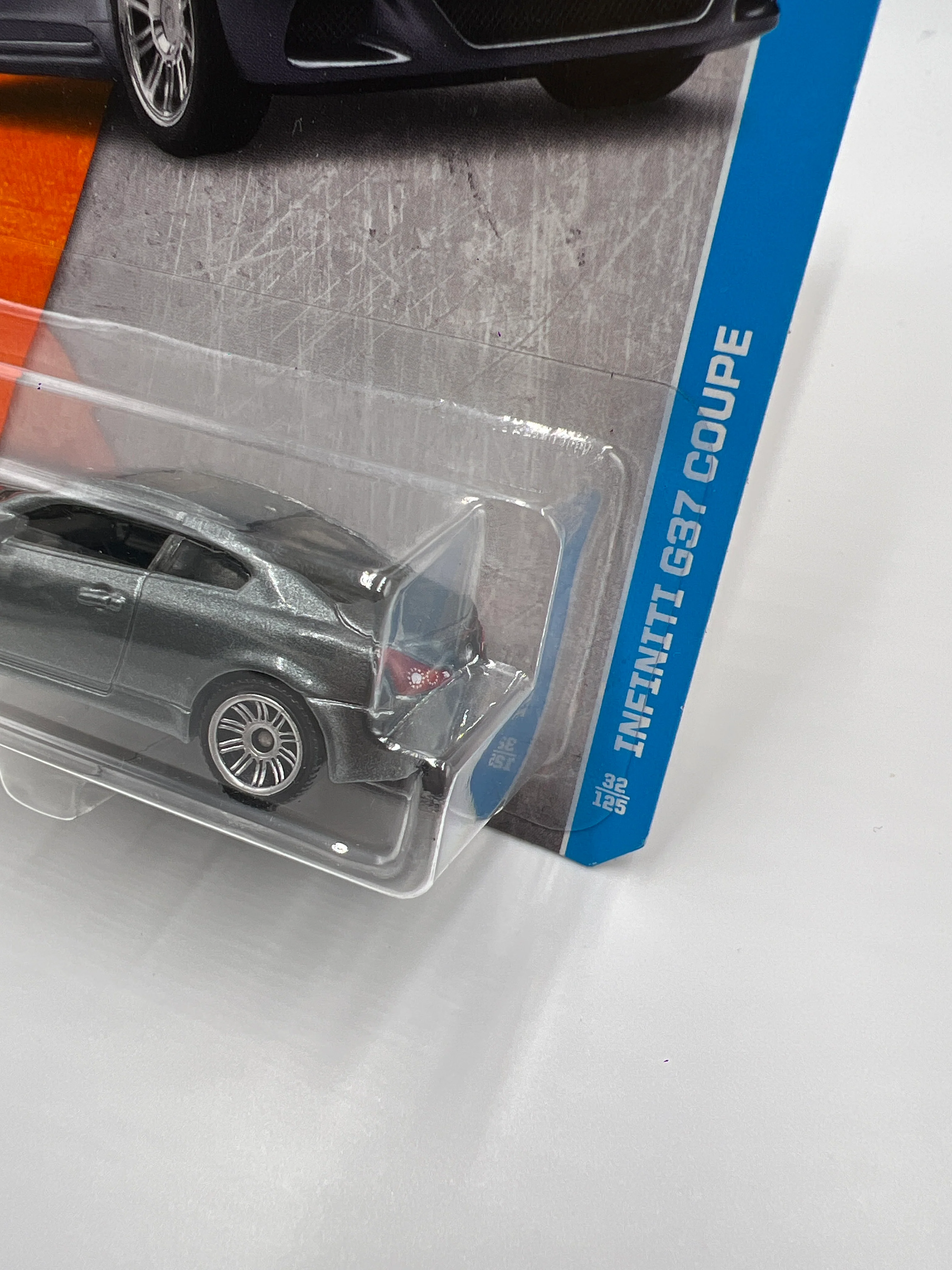 Matchbox MBX Adventure City #32 Infiniti G37 Coupe Silver W/Protector - Image 4