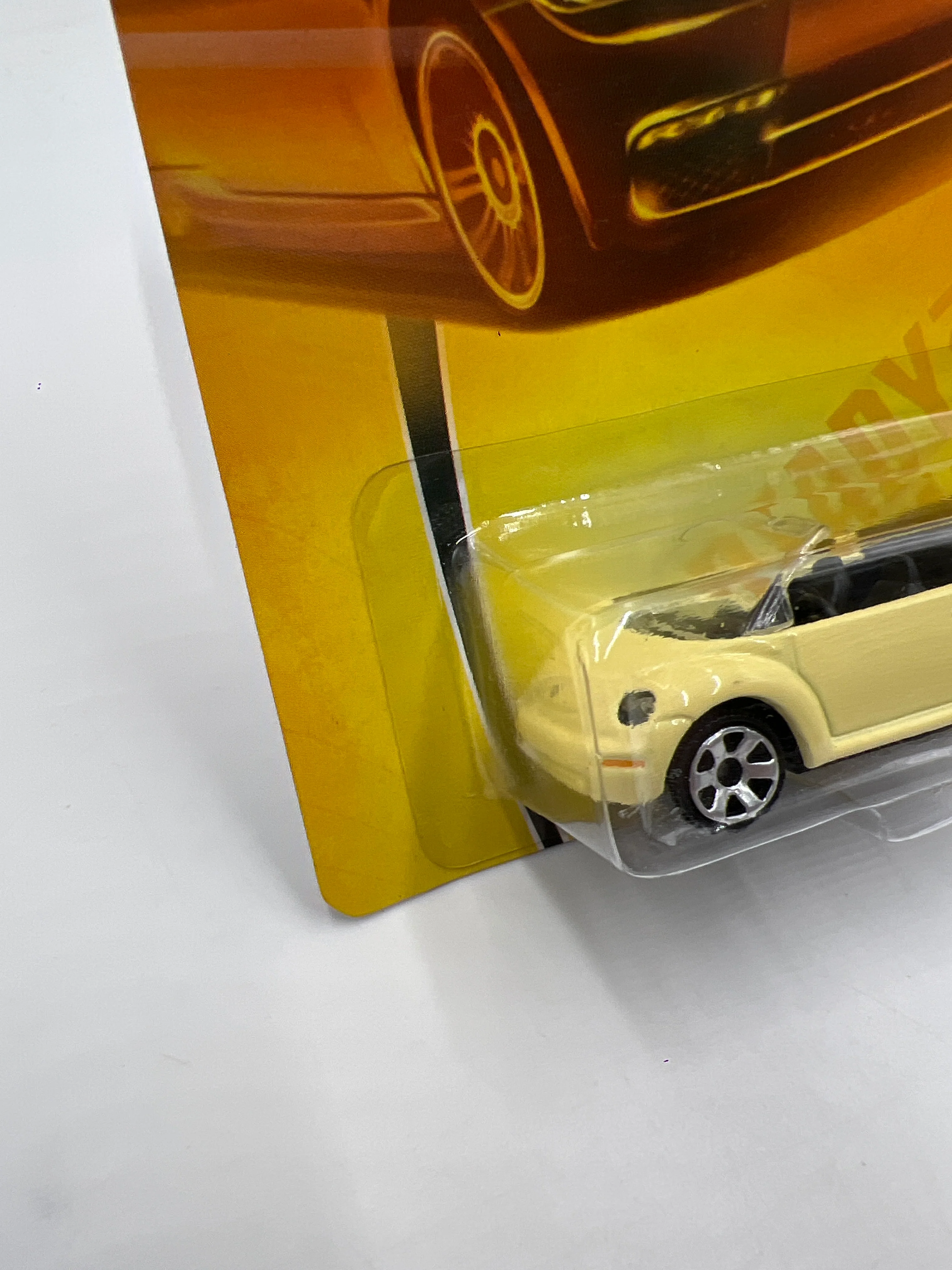 Matchbox Metro Rides #32 Volkswagen Concept 1 Convertible Yellow 216P - Image 5