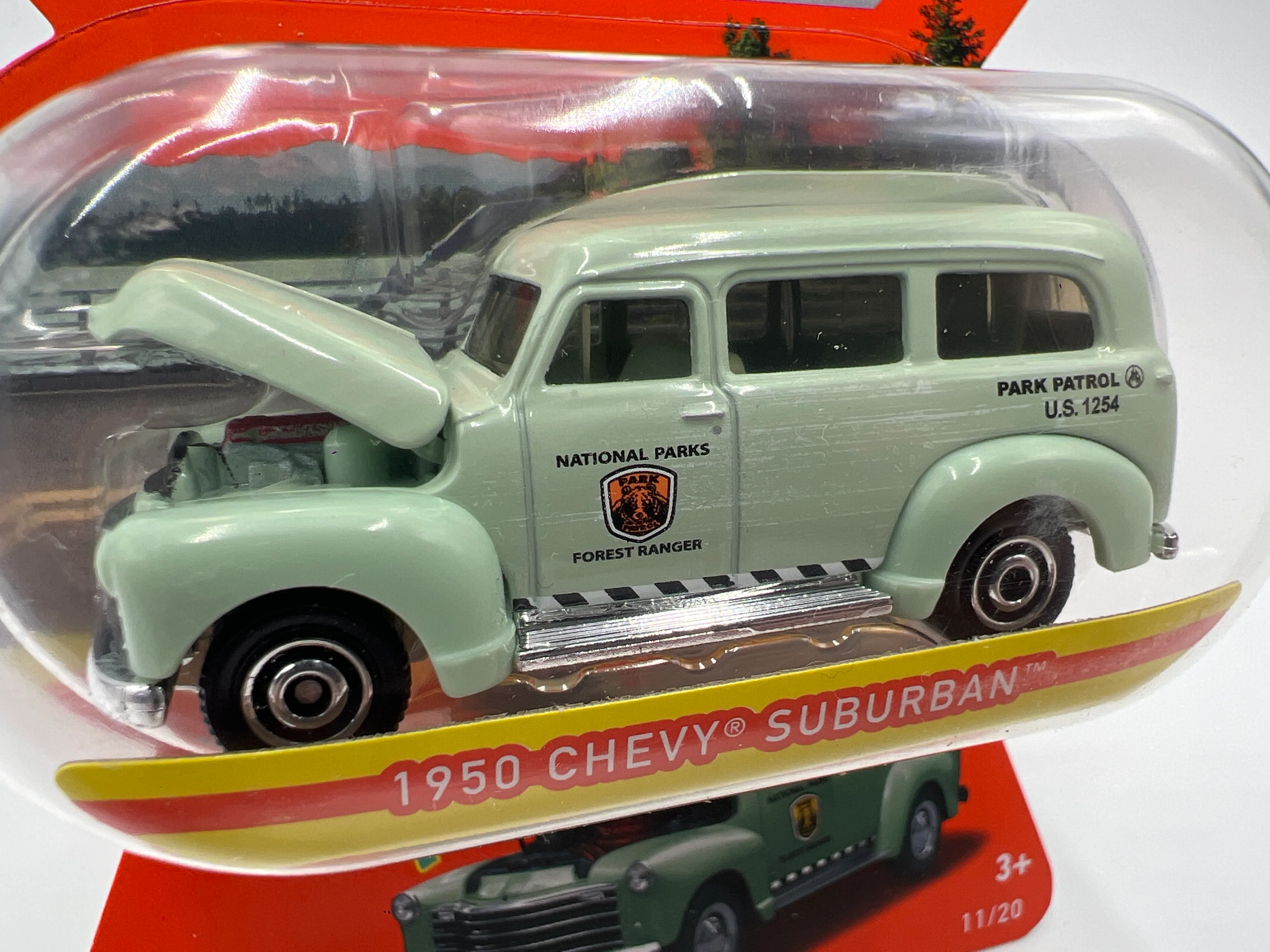 Matchbox Moving Parts #11 1950 Chevy Suburban Green National Parks - Image 3