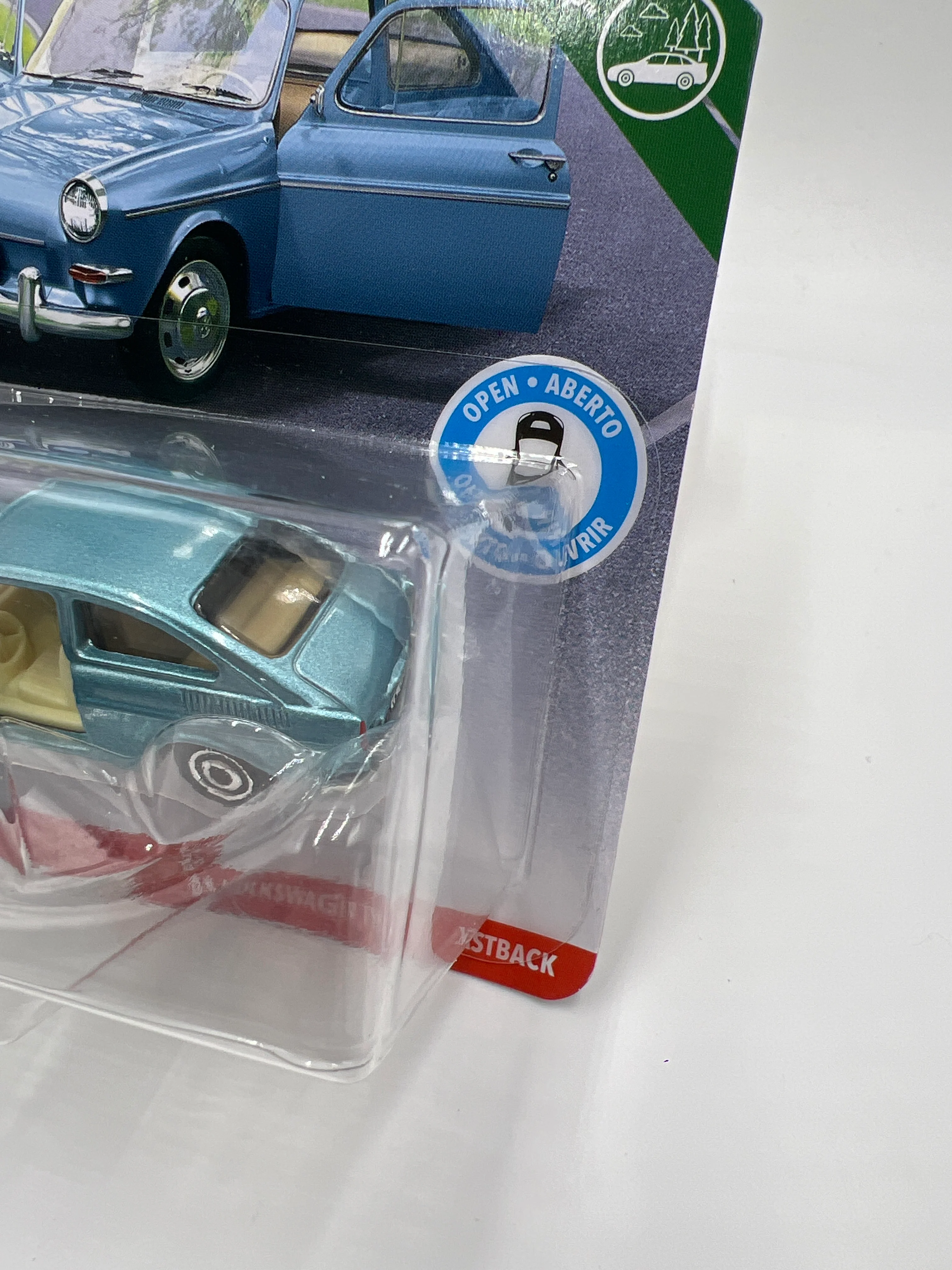 Matchbox Moving Parts MBX Road Trip 65 Volkswagen Type 3 Fastback Light Blue 167N - Image 4