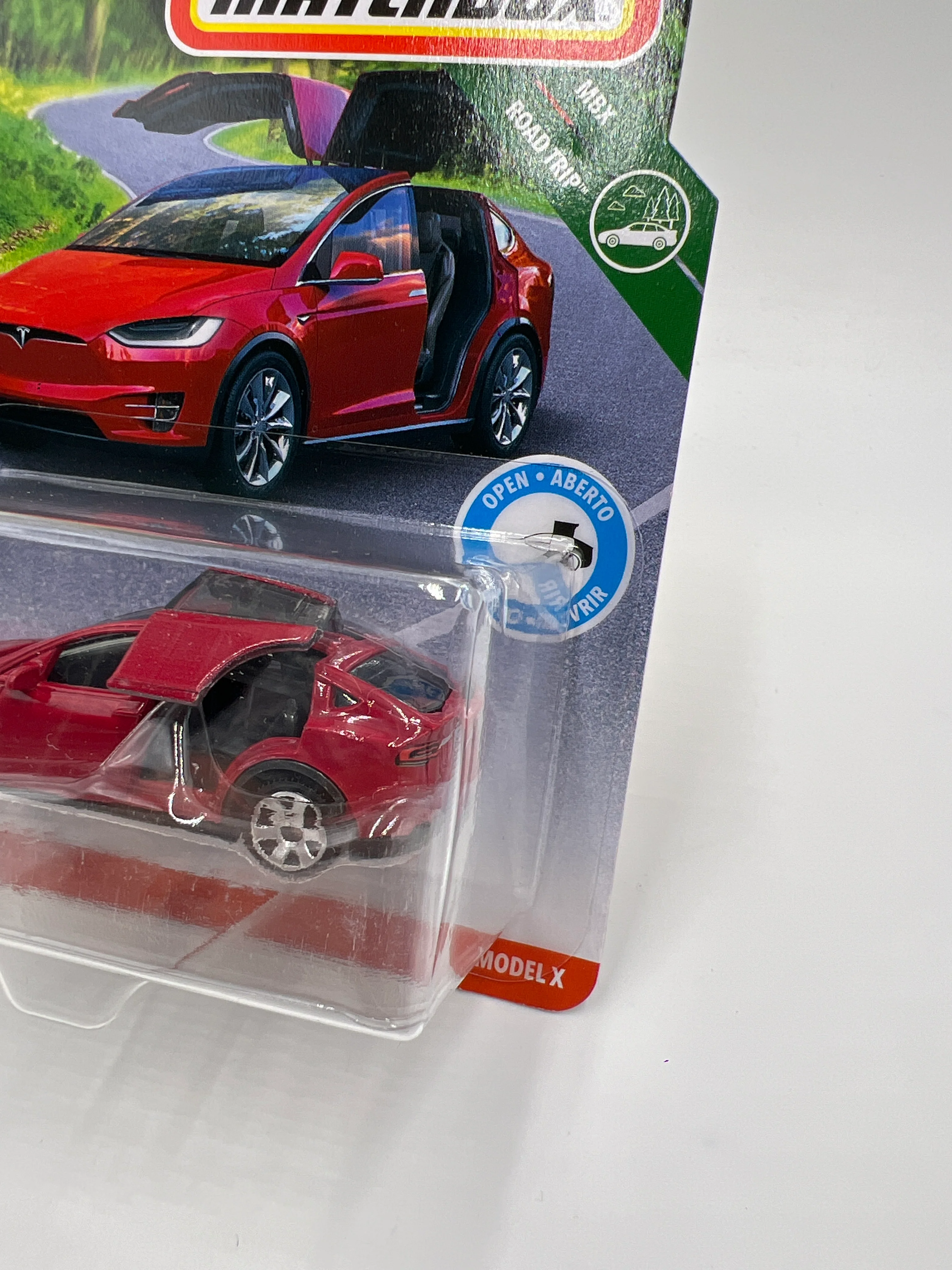 Matchbox Moving Parts MBX Road Trip Tesla Model X Red W/Protector - Image 3