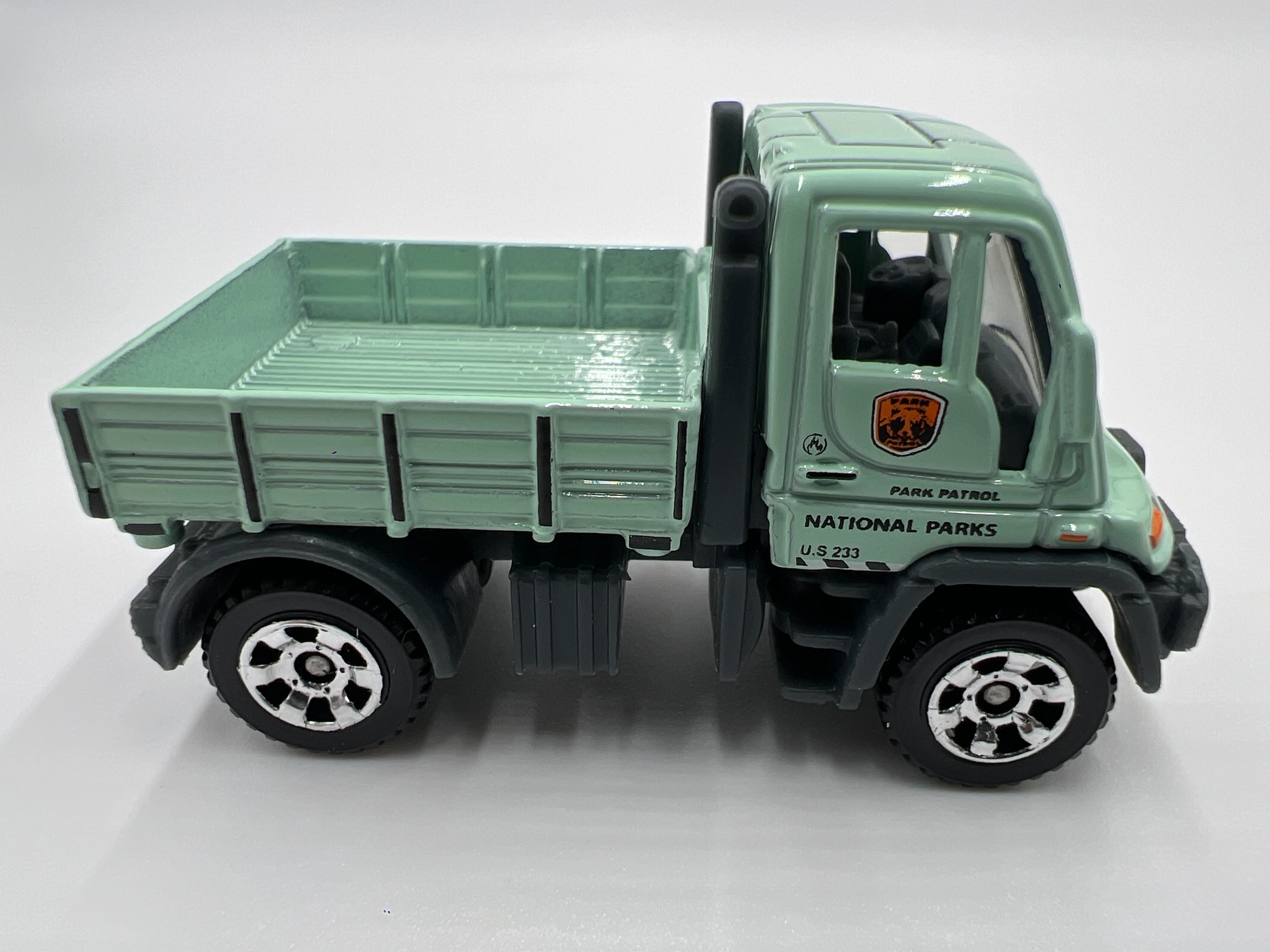 Matchbox National Parks Mercedes Unimog U300 Green Loose - Image 4