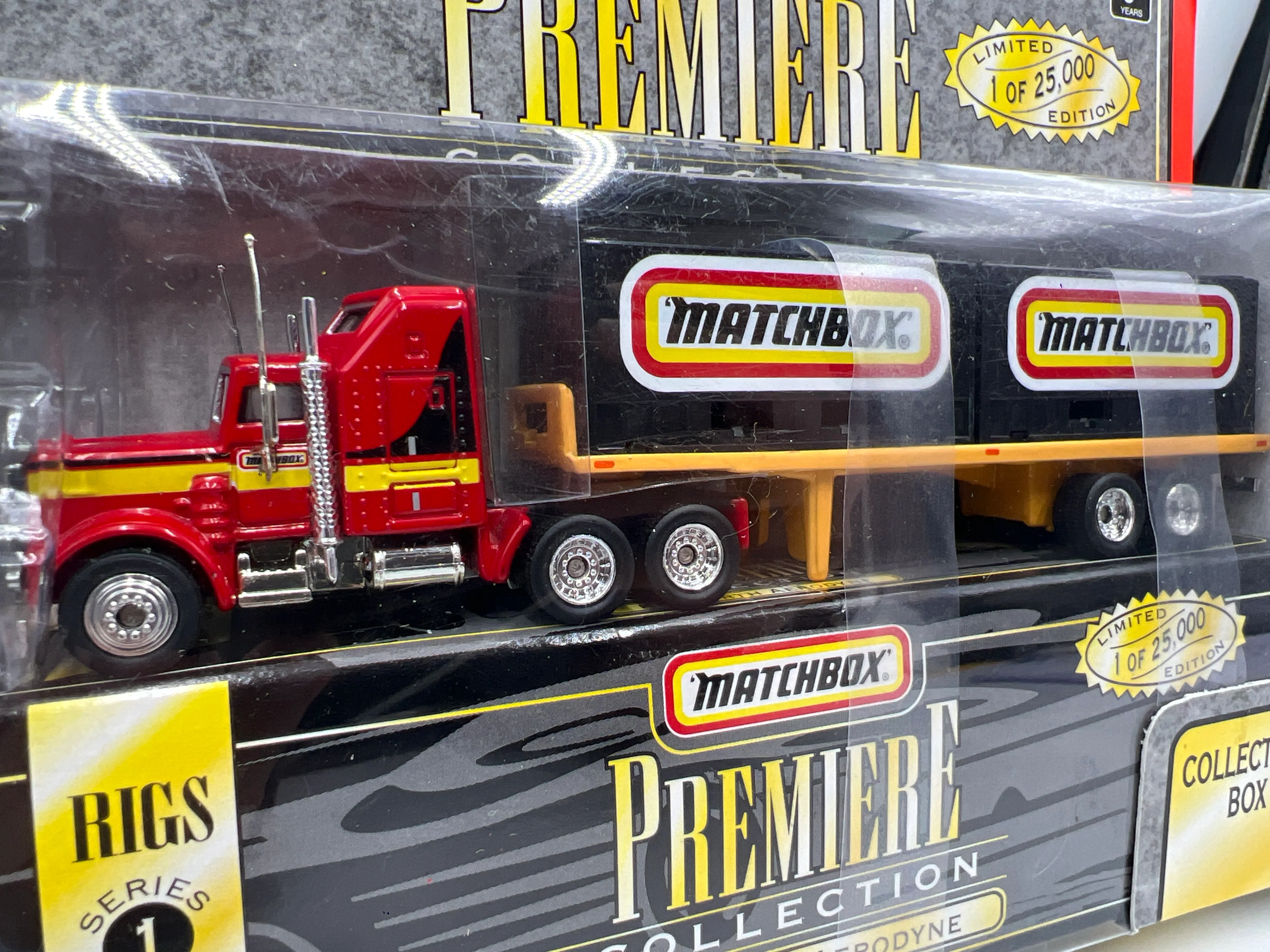 Matchbox Premiere Rigs Series 1 Kenworth Aerodyne Red - Image 3