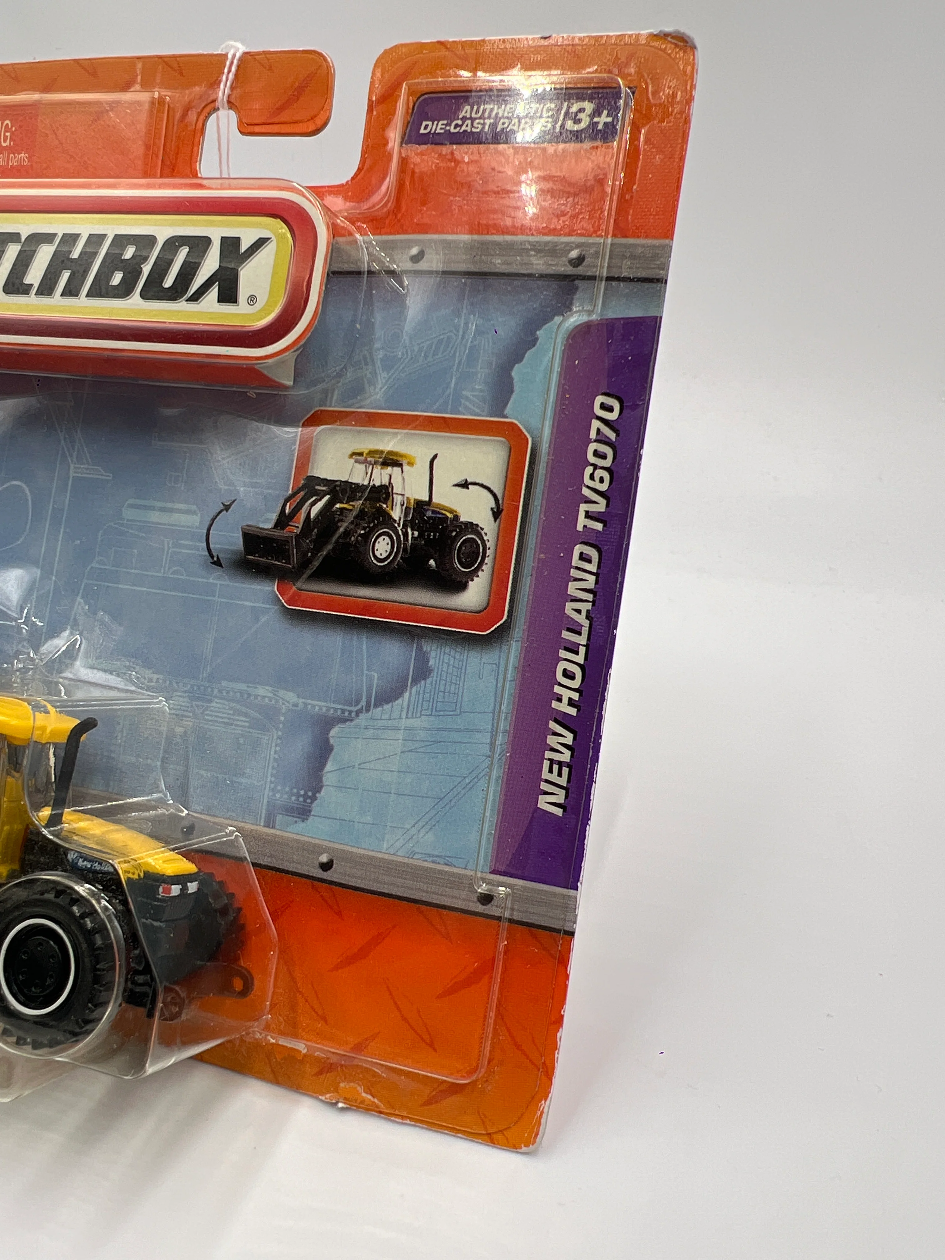 2010 Matchbox Real Working Rigs New Holland TV6070 Yellow (Bad Card/Cracked Blister) - Image 4