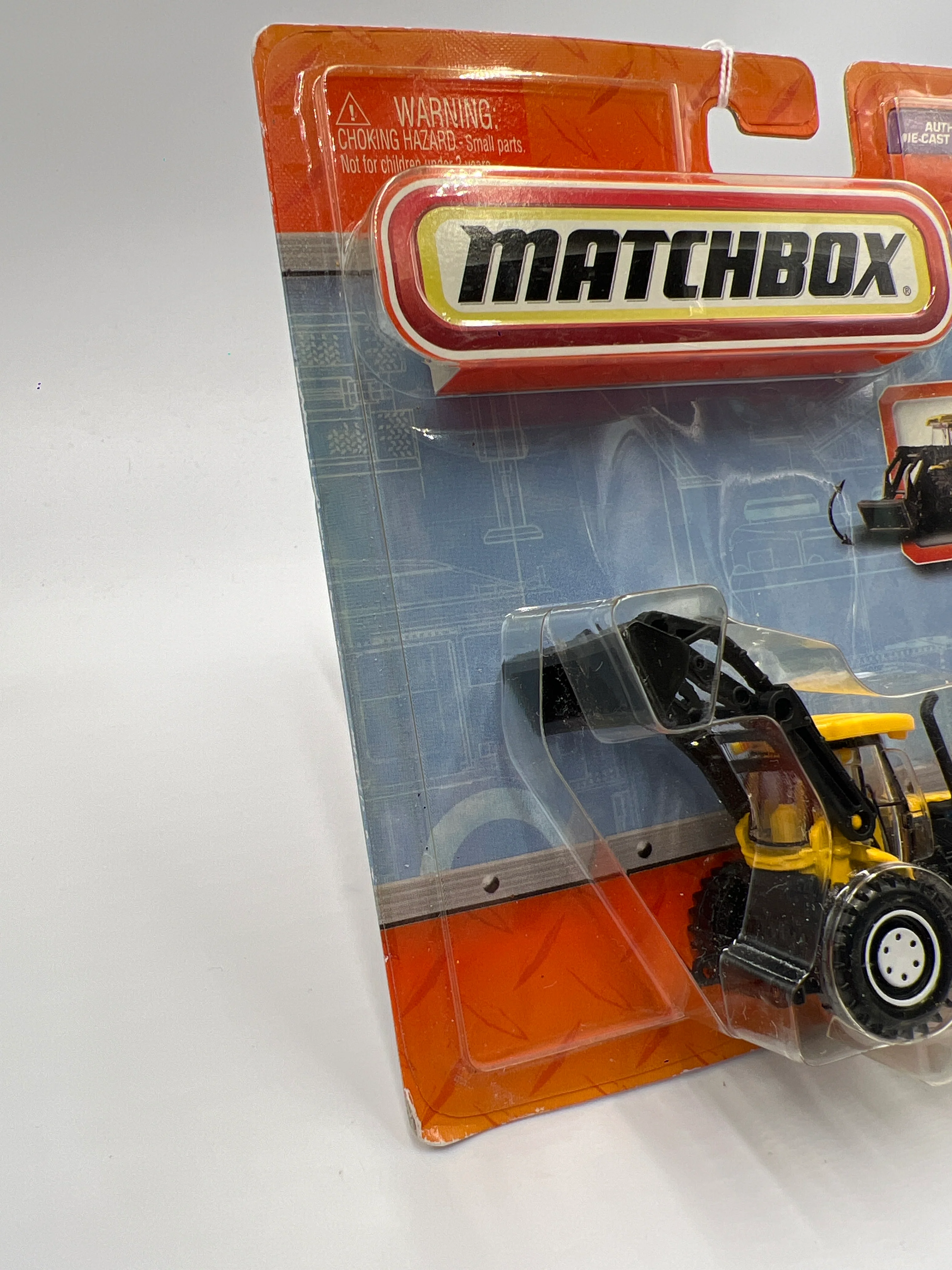 2010 Matchbox Real Working Rigs New Holland TV6070 Yellow (Bad Card/Cracked Blister) - Image 5