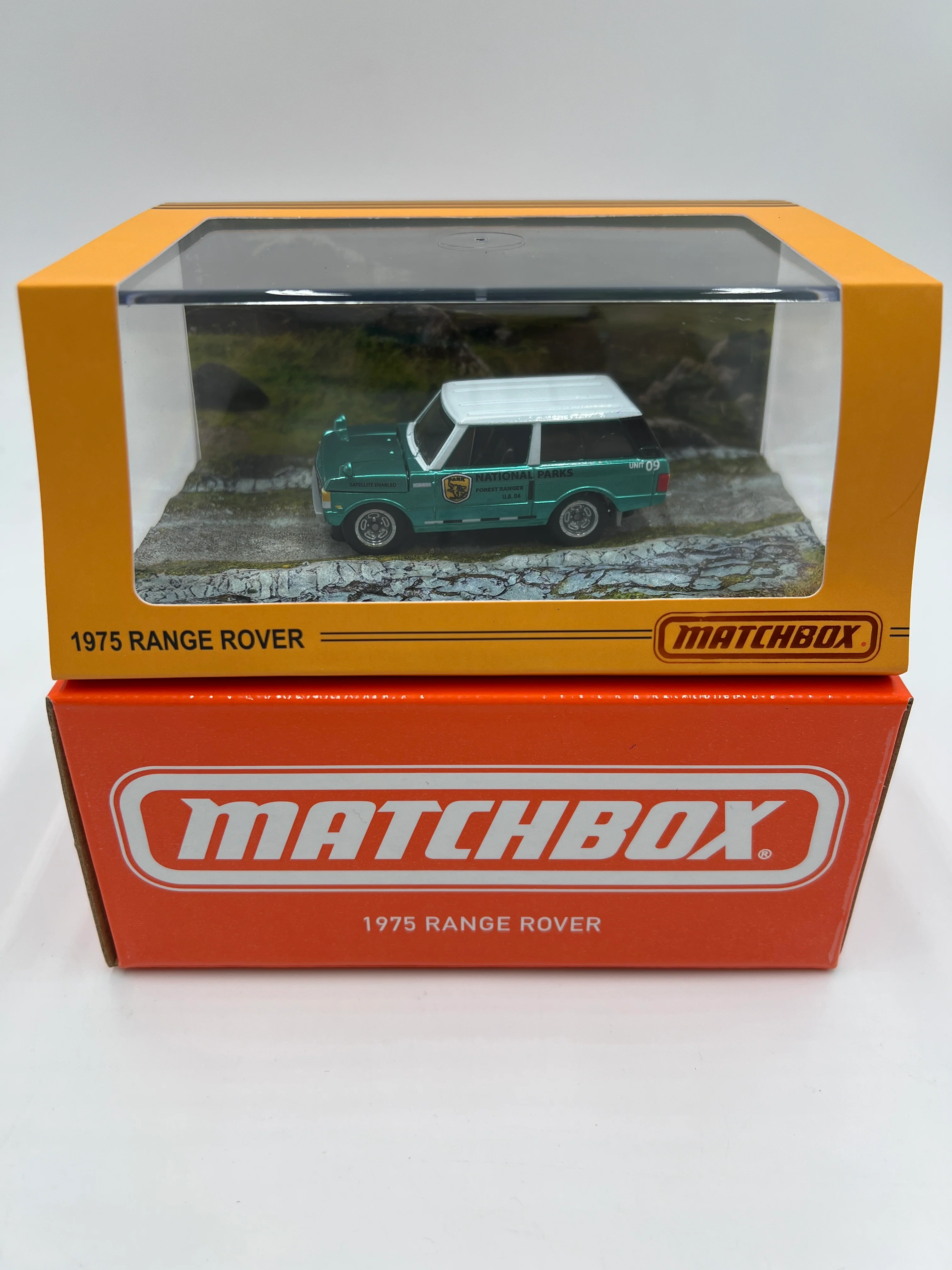 Matchbox RLC Mattel Creations 1975 Range Rover National Parks Green - Image 2