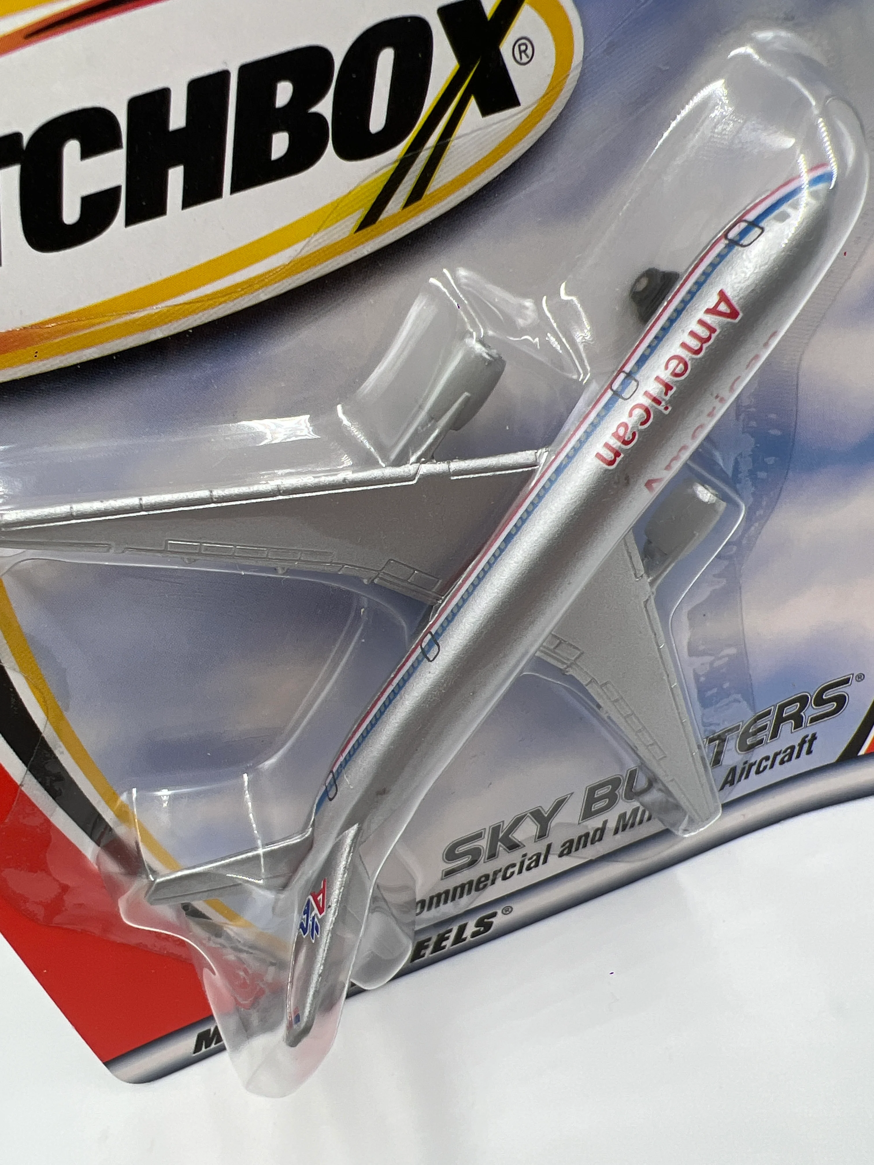 Matchbox Sky Busters Commercial American Airlines Boeing 777-200 Silver WW3 - Image 3