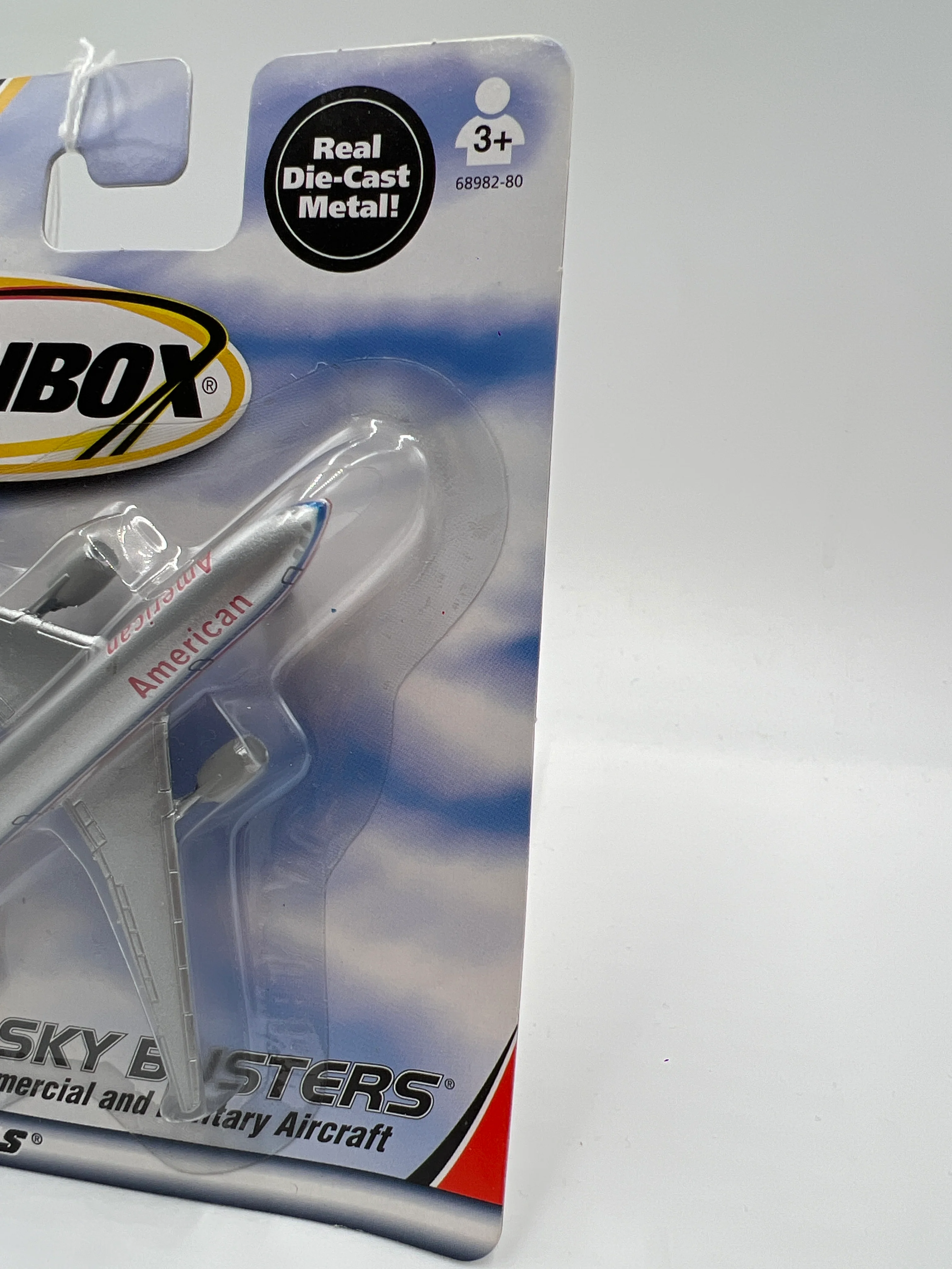 Matchbox Sky Busters Commercial American Airlines Boeing 777-200 Silver WW3 - Image 4