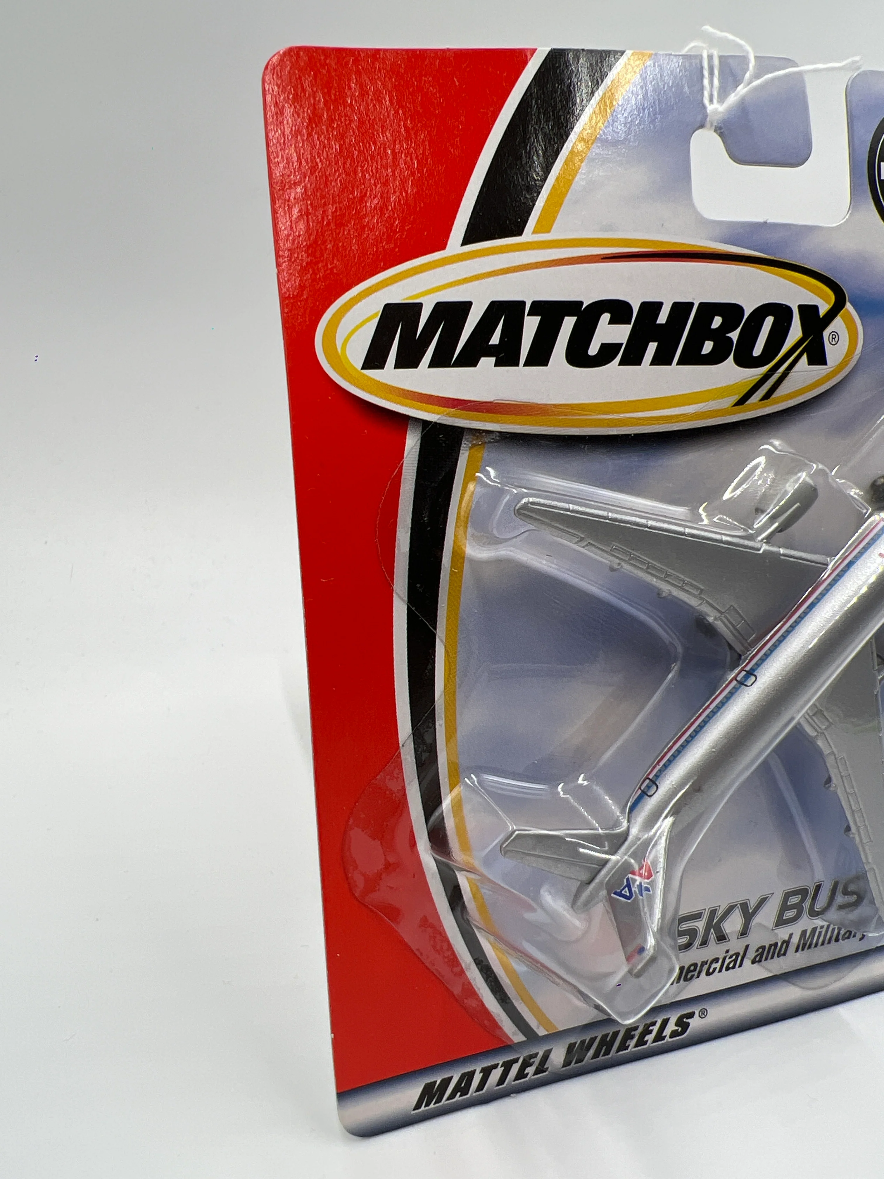 Matchbox Sky Busters Commercial American Airlines Boeing 777-200 Silver WW3 - Image 5