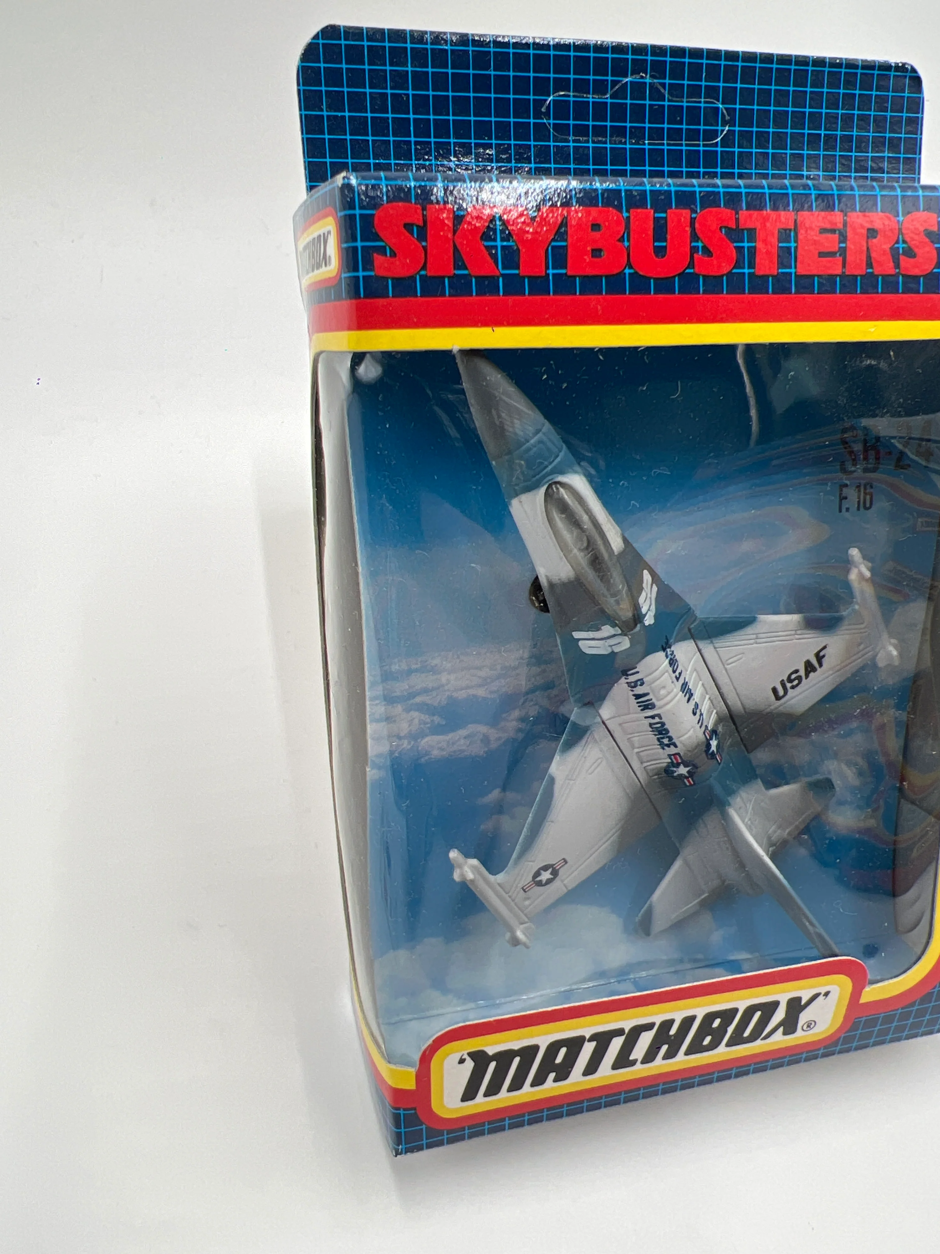 Matchbox Skybusters SB-24 F.16 Unpunched - Image 6
