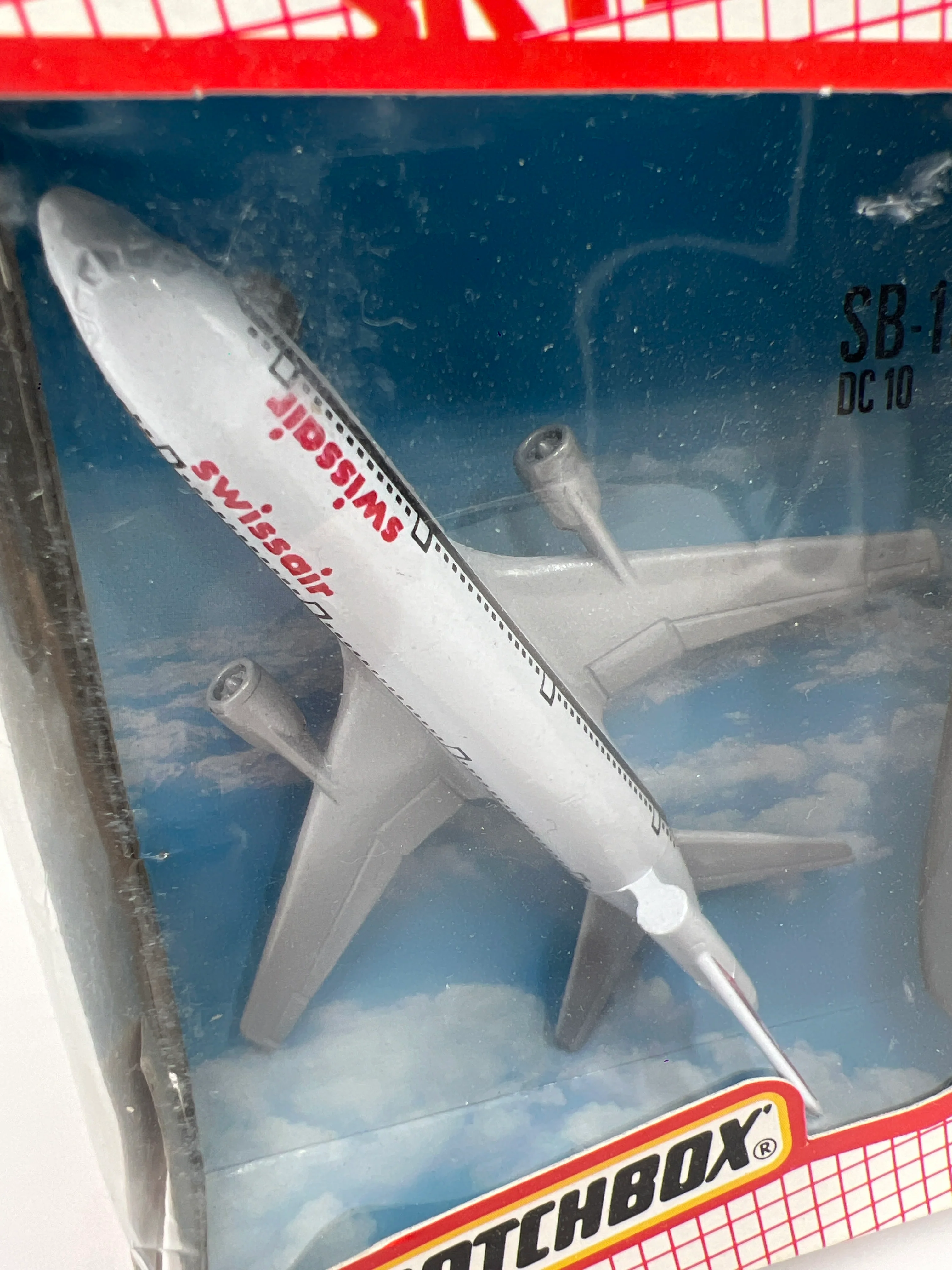 Matchbox Skybusters SB-13 DC 10 Swissair White Unpunched - Image 3