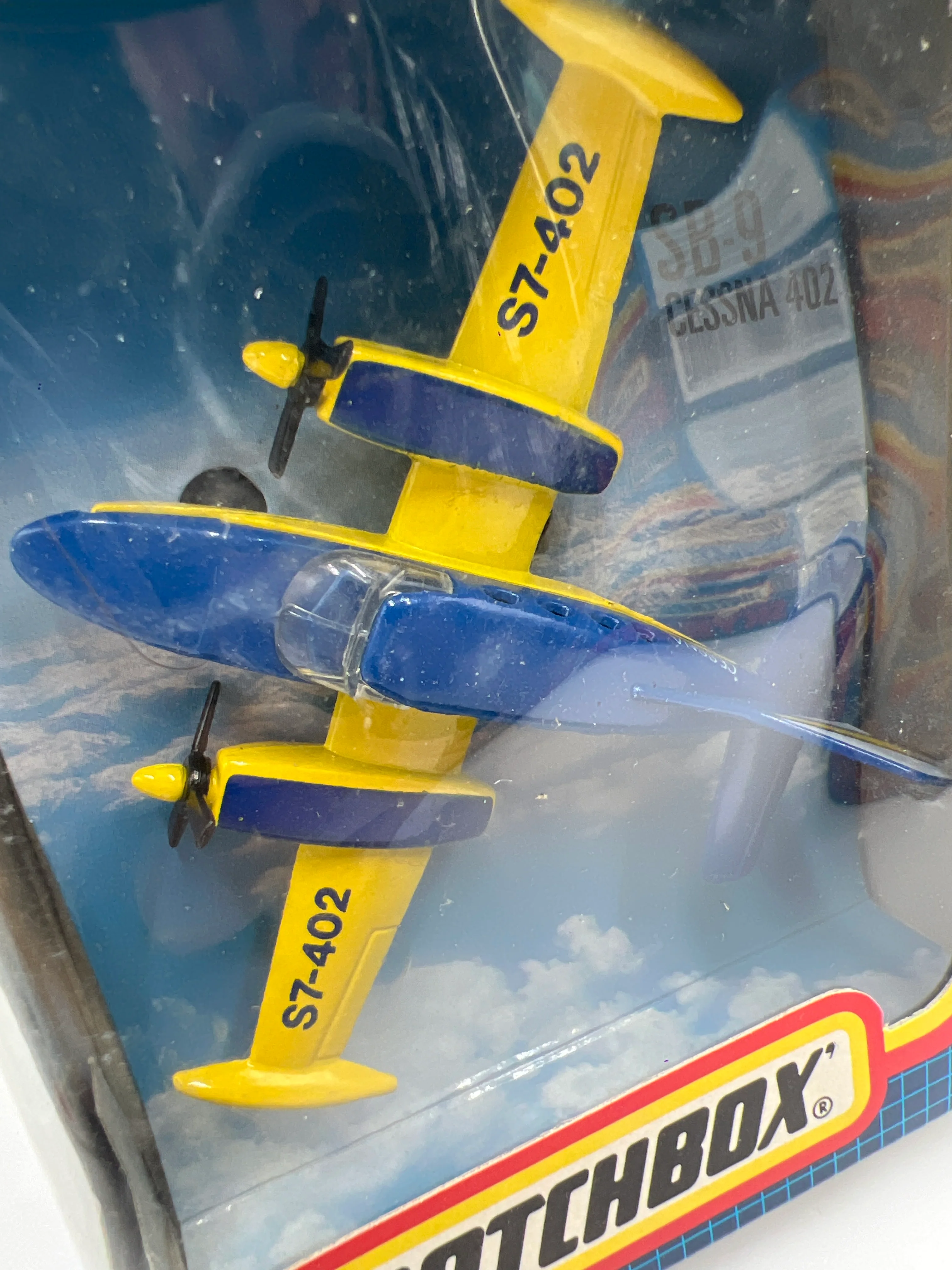 Matchbox Skybusters SB-9 Cessna 402 Unpunched - Image 3