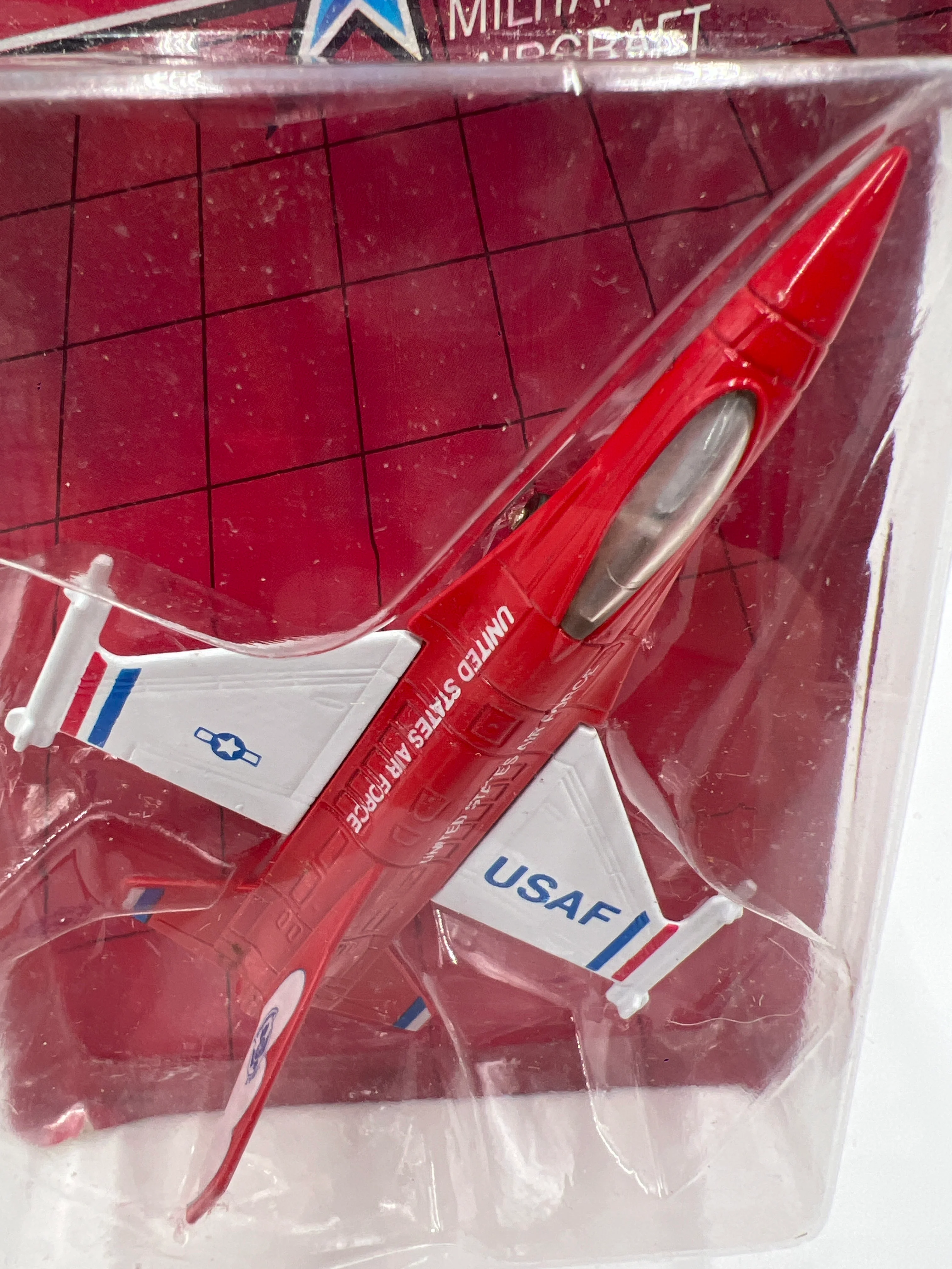 Matchbox Skybusters SB-8 F16A USAF (Blister Separating) WW3 - Image 3