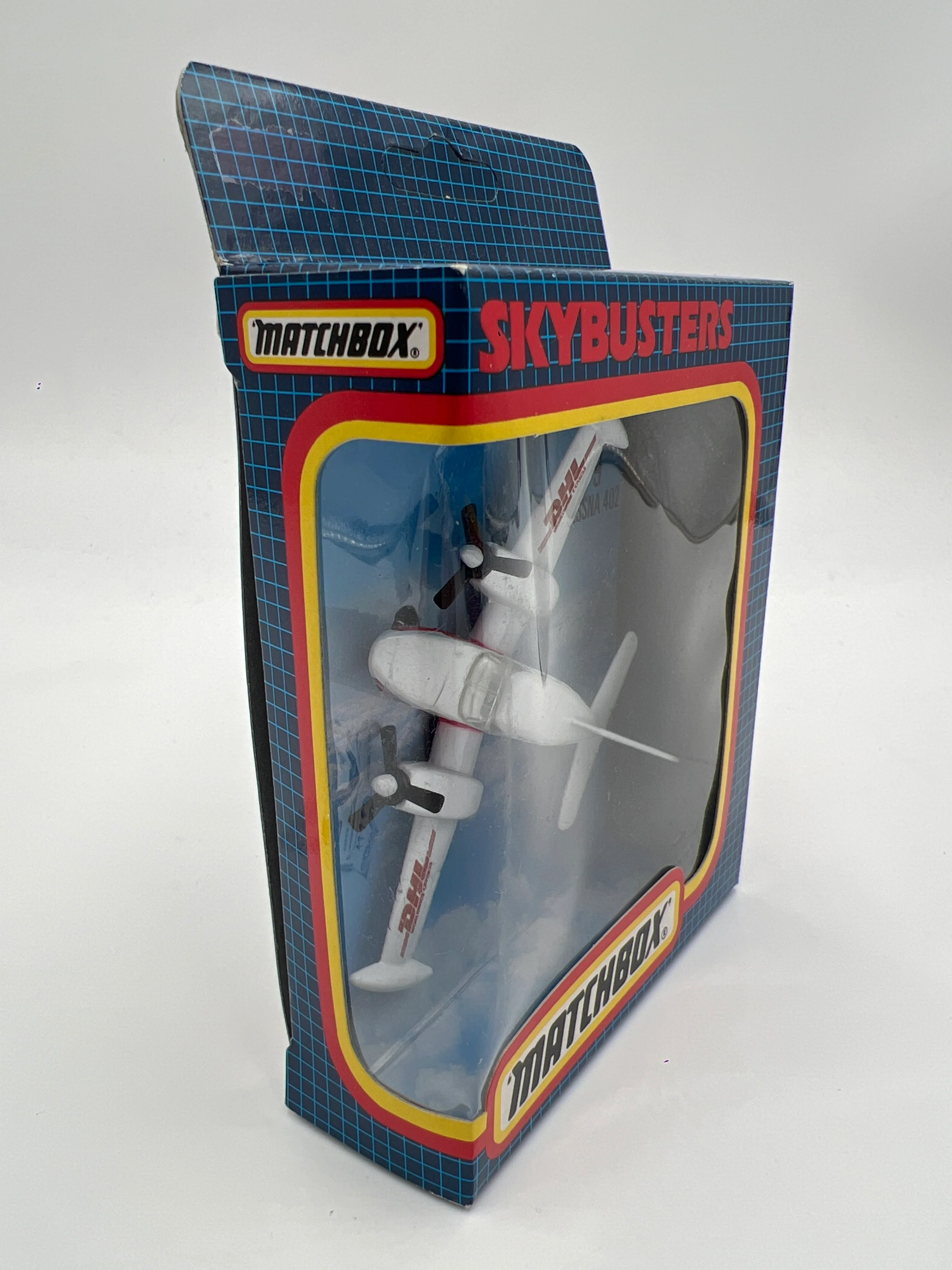 Matchbox Skybusters SB-9 Cessna 402 DHL Unpunched - Image 5