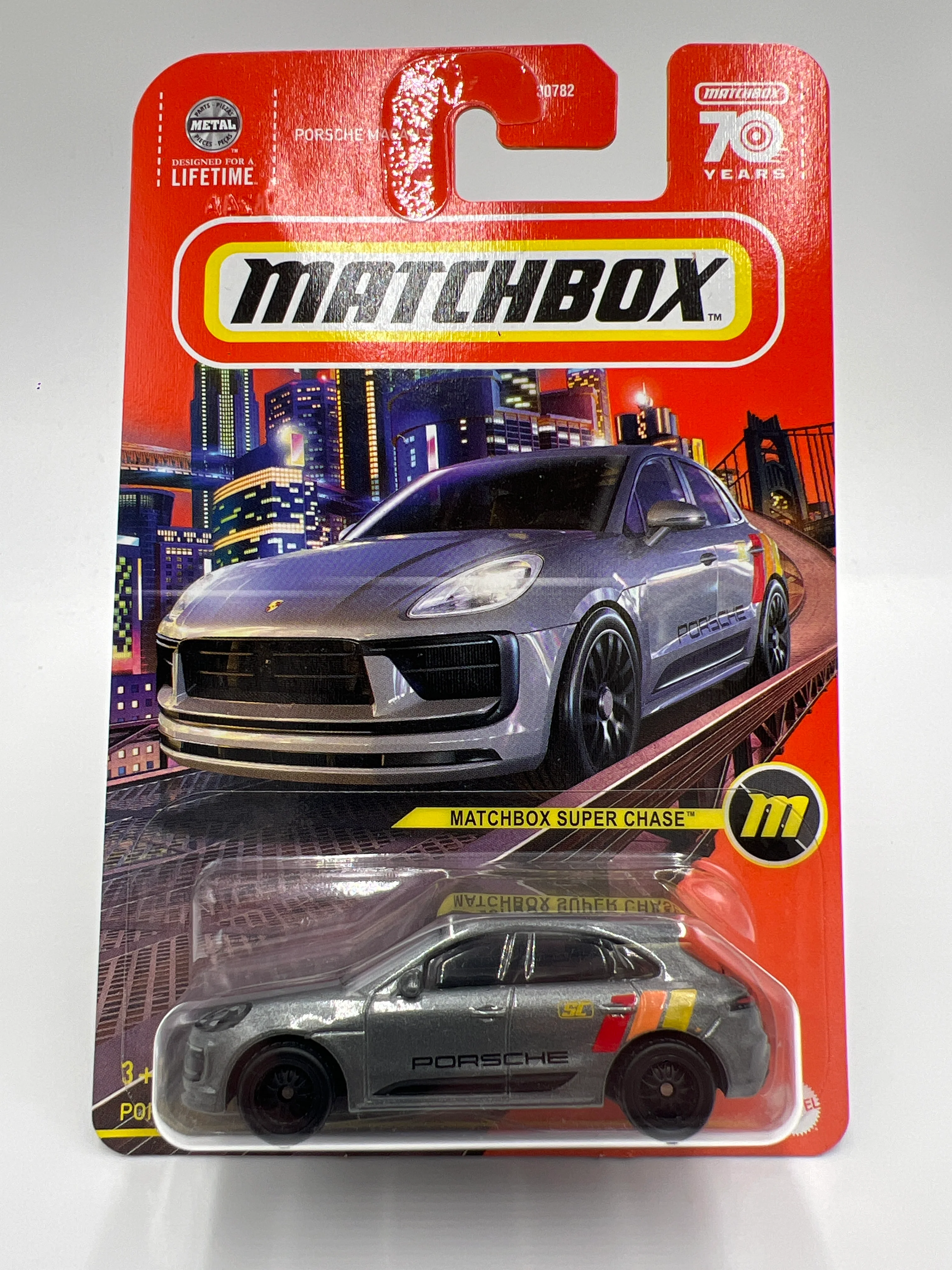 Matchbox Super Chase Porsche Macan S Gray W/Protector - Image 2